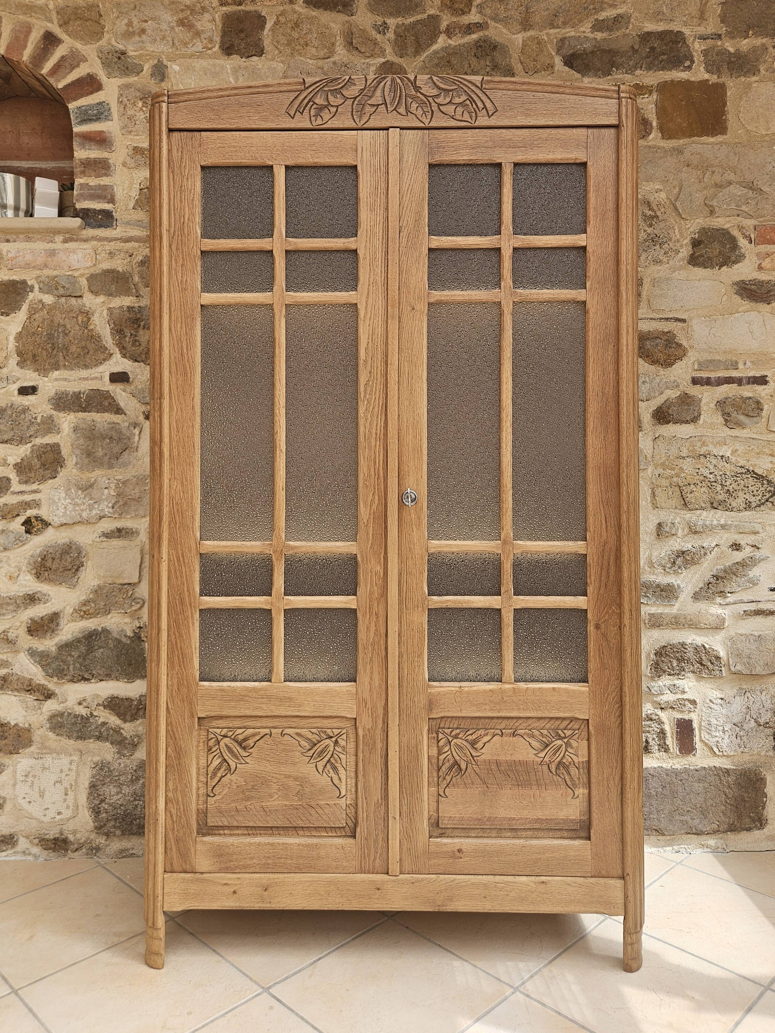 Art Deco display cabinet from Paris