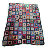 couverture dessus de lit vintage en crochet  compose de carré granny au bor