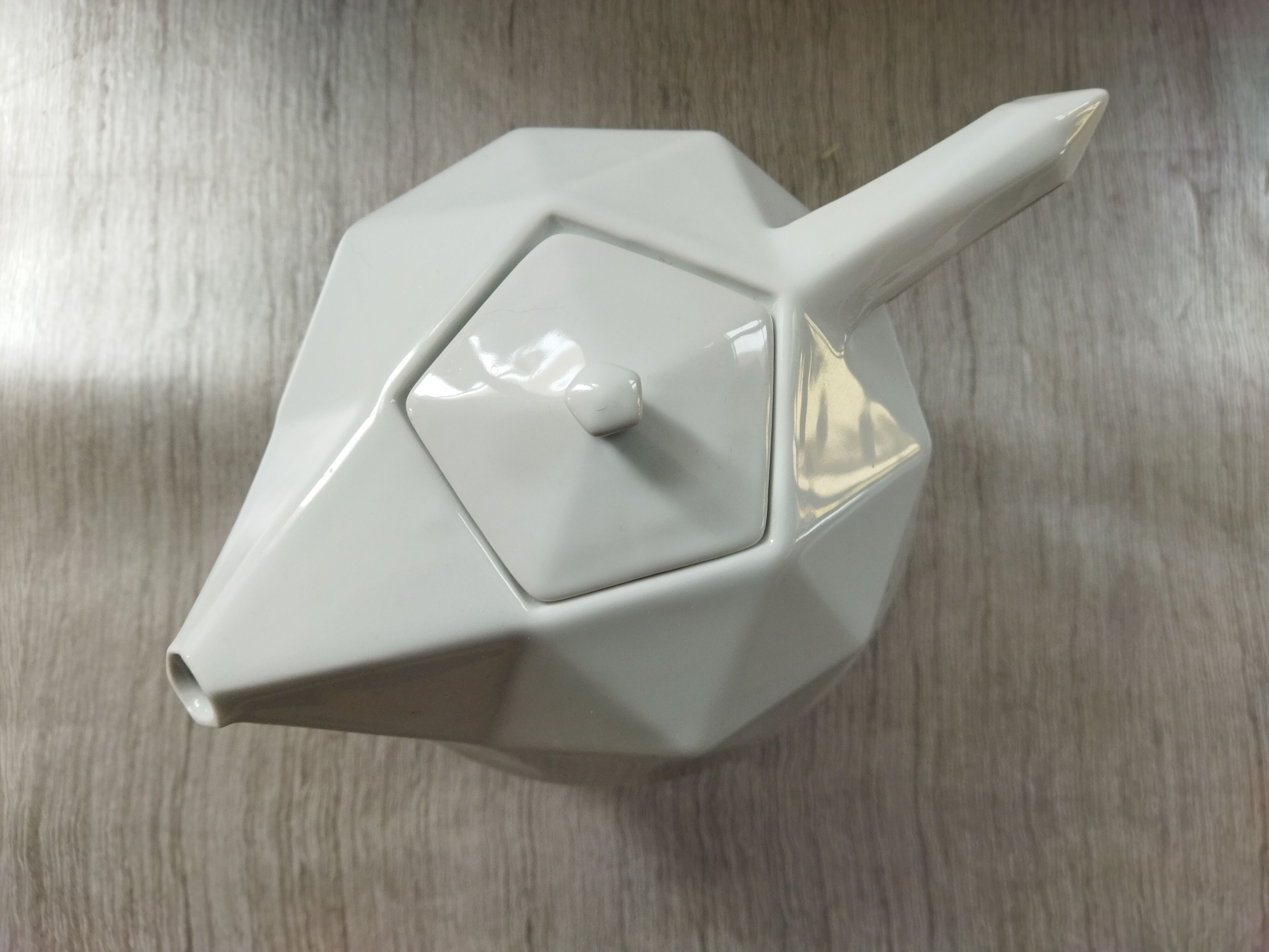 Porcelain teapot Deshoulières