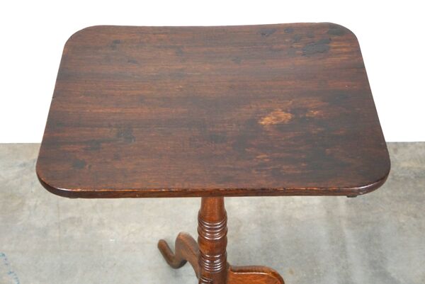 Belle table/table d'appoint anglaise antique à plateau inclinable avec un plateau carré