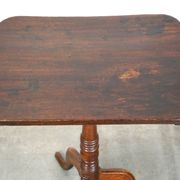 Belle table/table d'appoint anglaise antique à plateau inclinable avec un plateau carré
