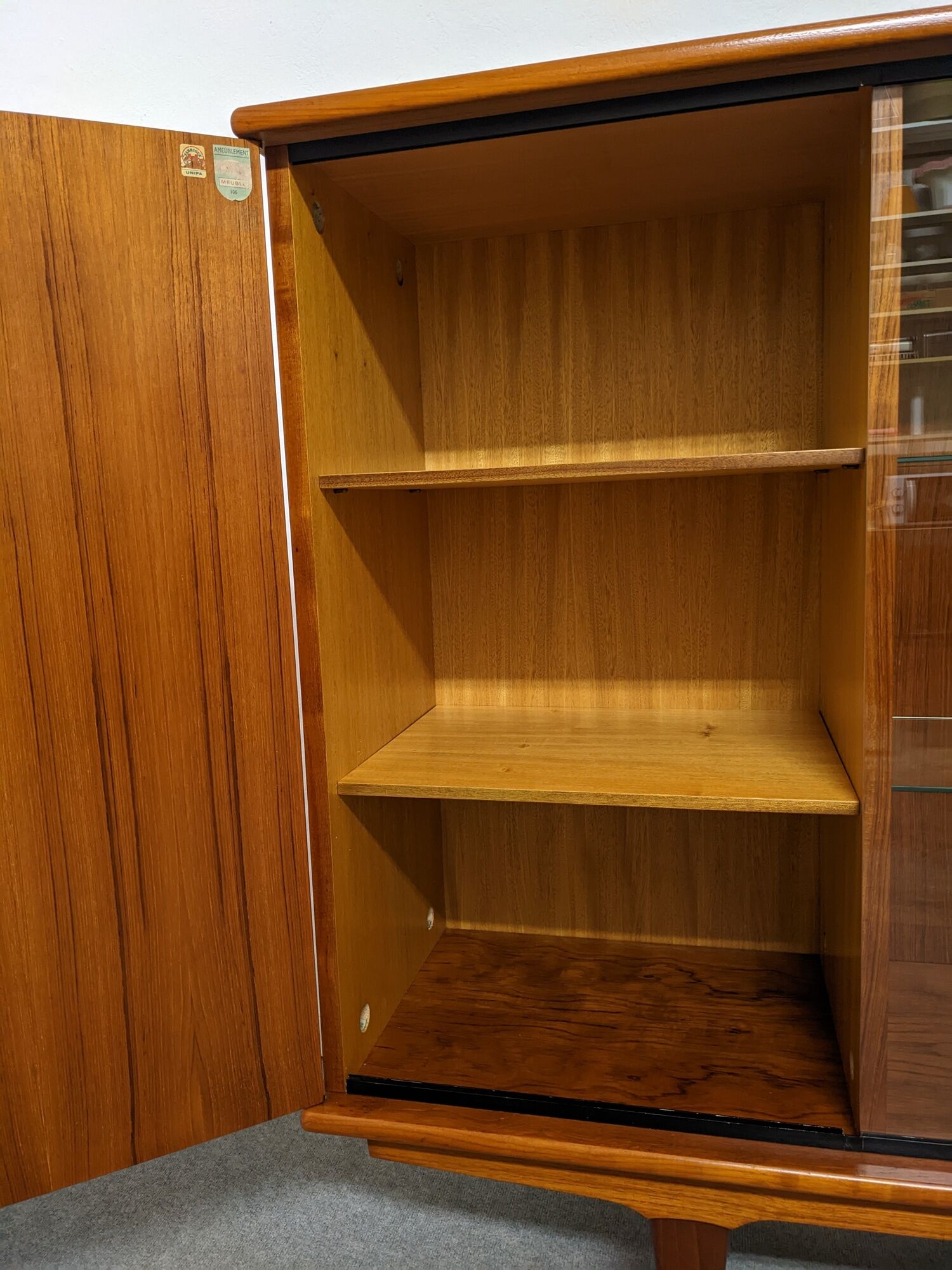 Storage cabinet showcase of the 50s-60s