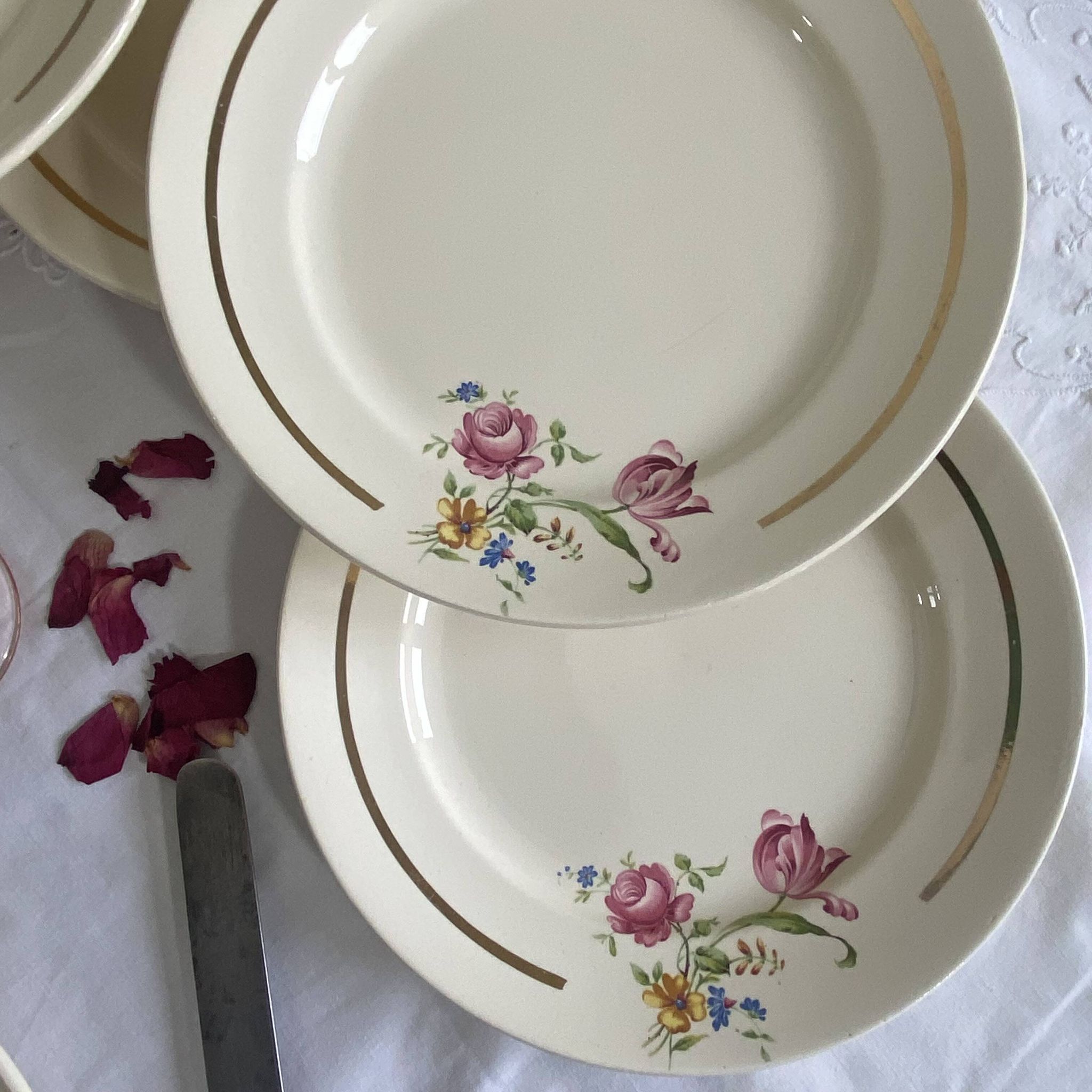 6 antique Badonviller faience dessert plates with flowers and gilding.