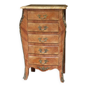 Adorable petite commode