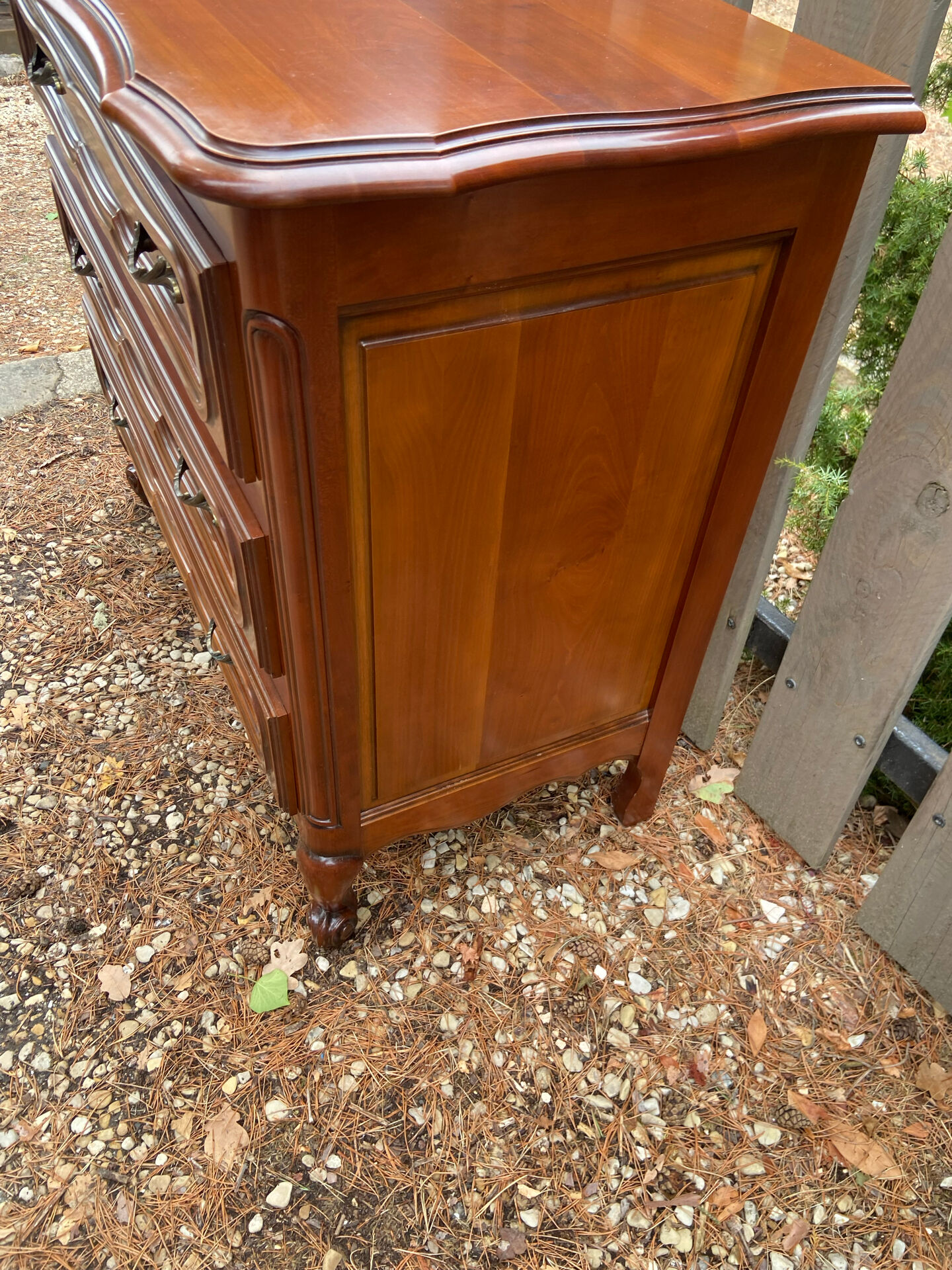 Louis XV style commode from the 1970s in solid wood.