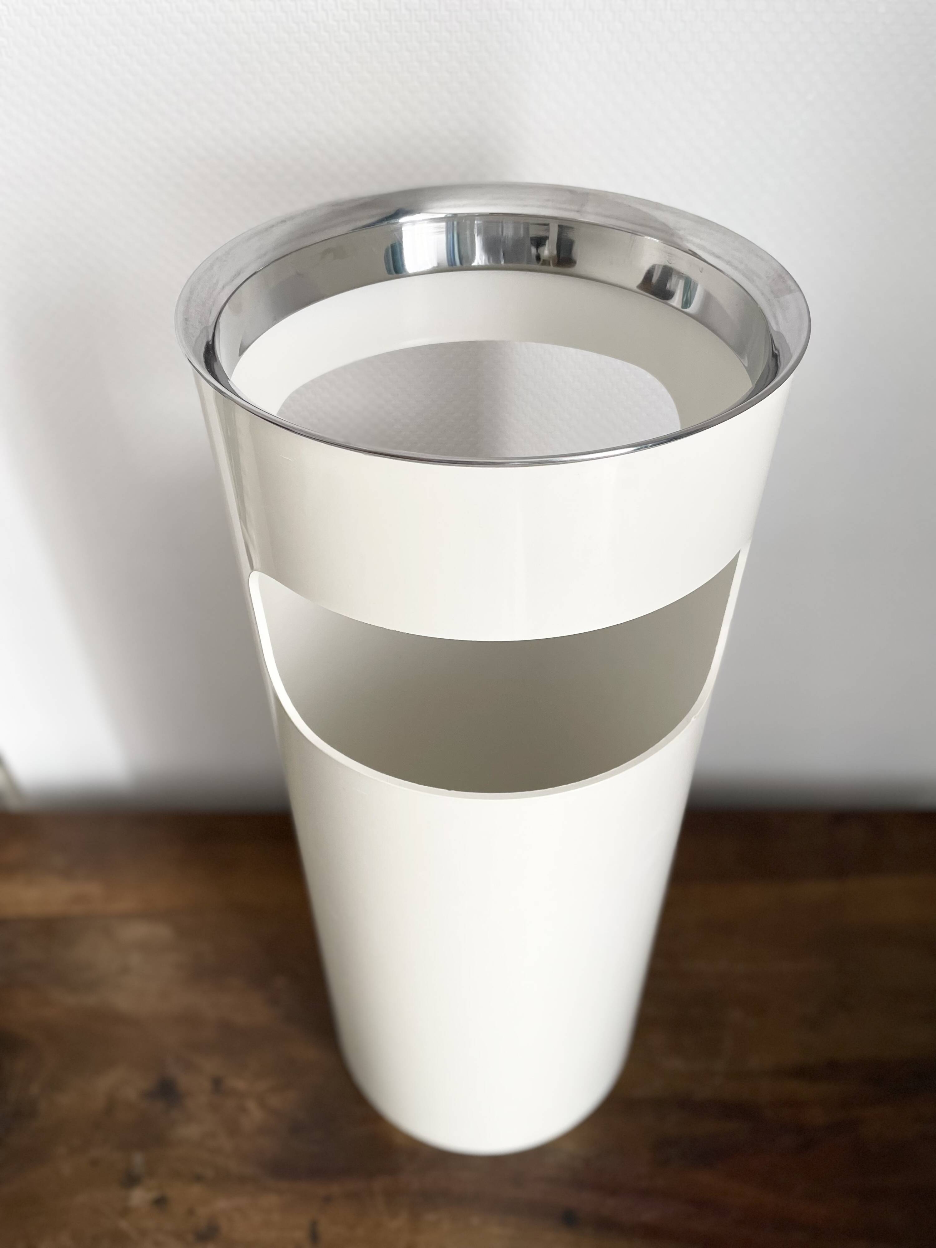 Kartell Gino Colombini white plastic umbrella stand from the 70s