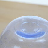 Vase en verre bullé de Biot bleu clair