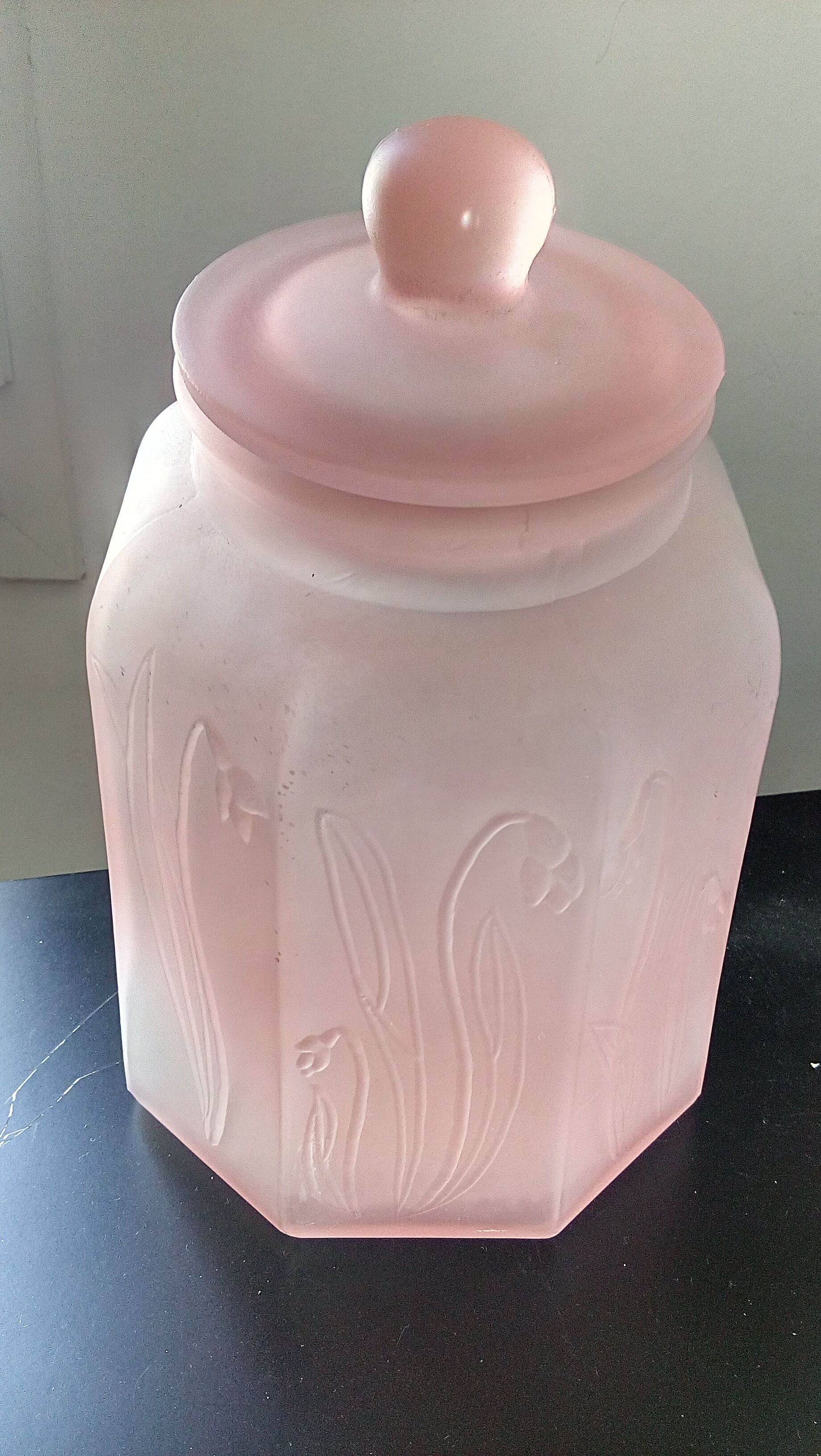 Pink clouded cotton pot