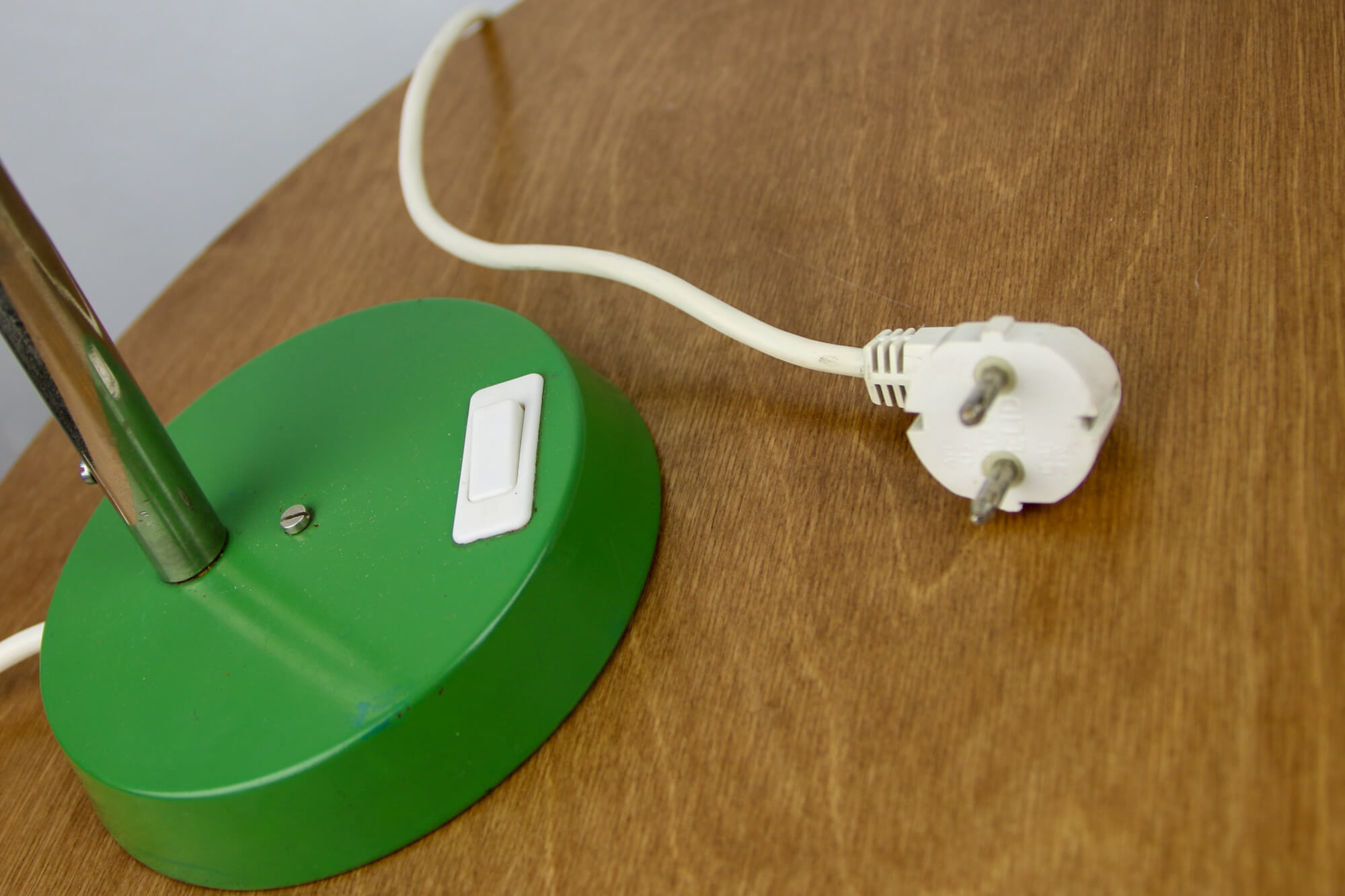 Adjustable desk lamps in painted green, red and yellow metal and chrome-plated spiral arm from tep,