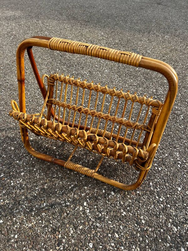 porte-revue en rotin vintage