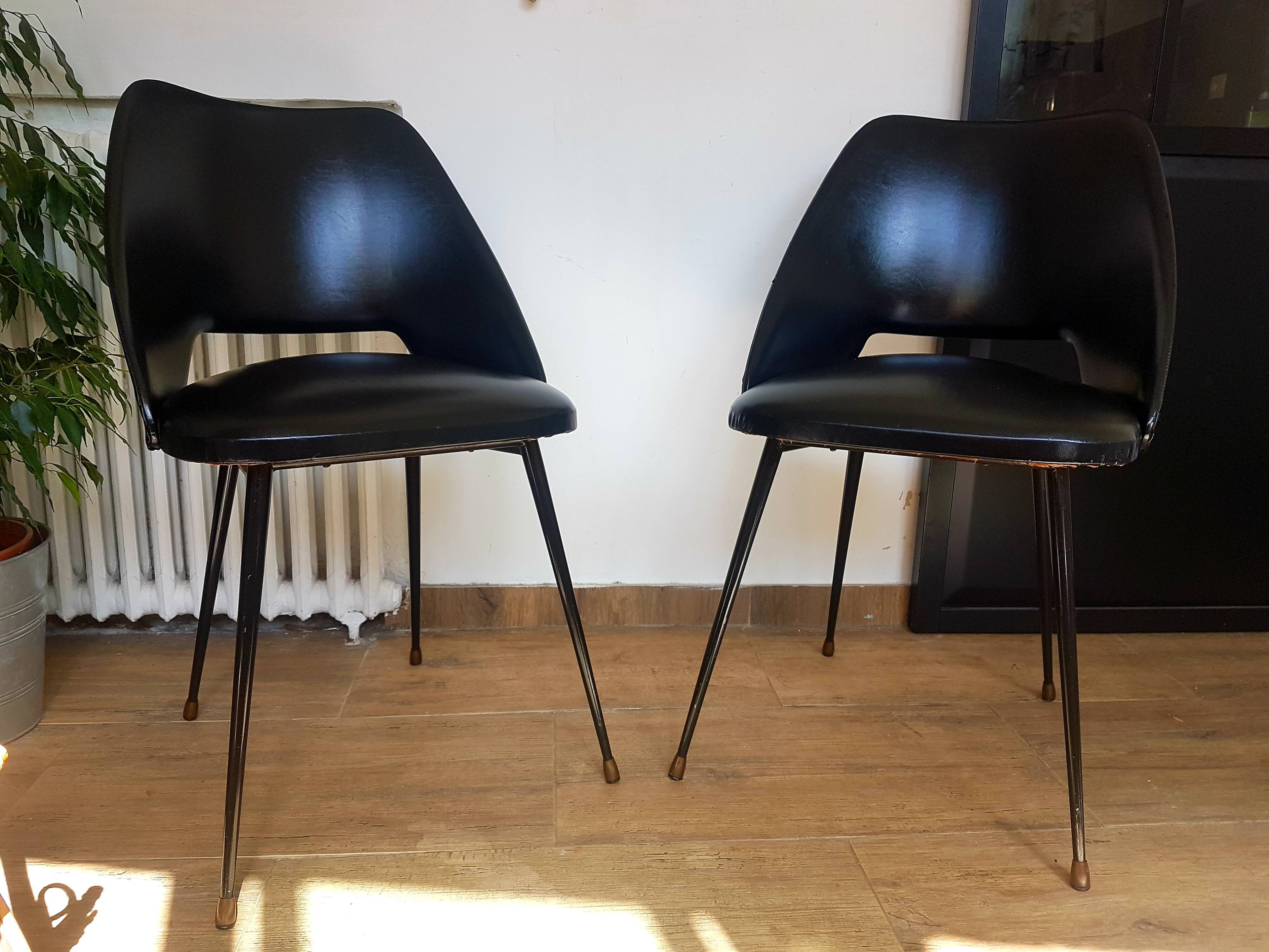 Chaise tonneau en skaï