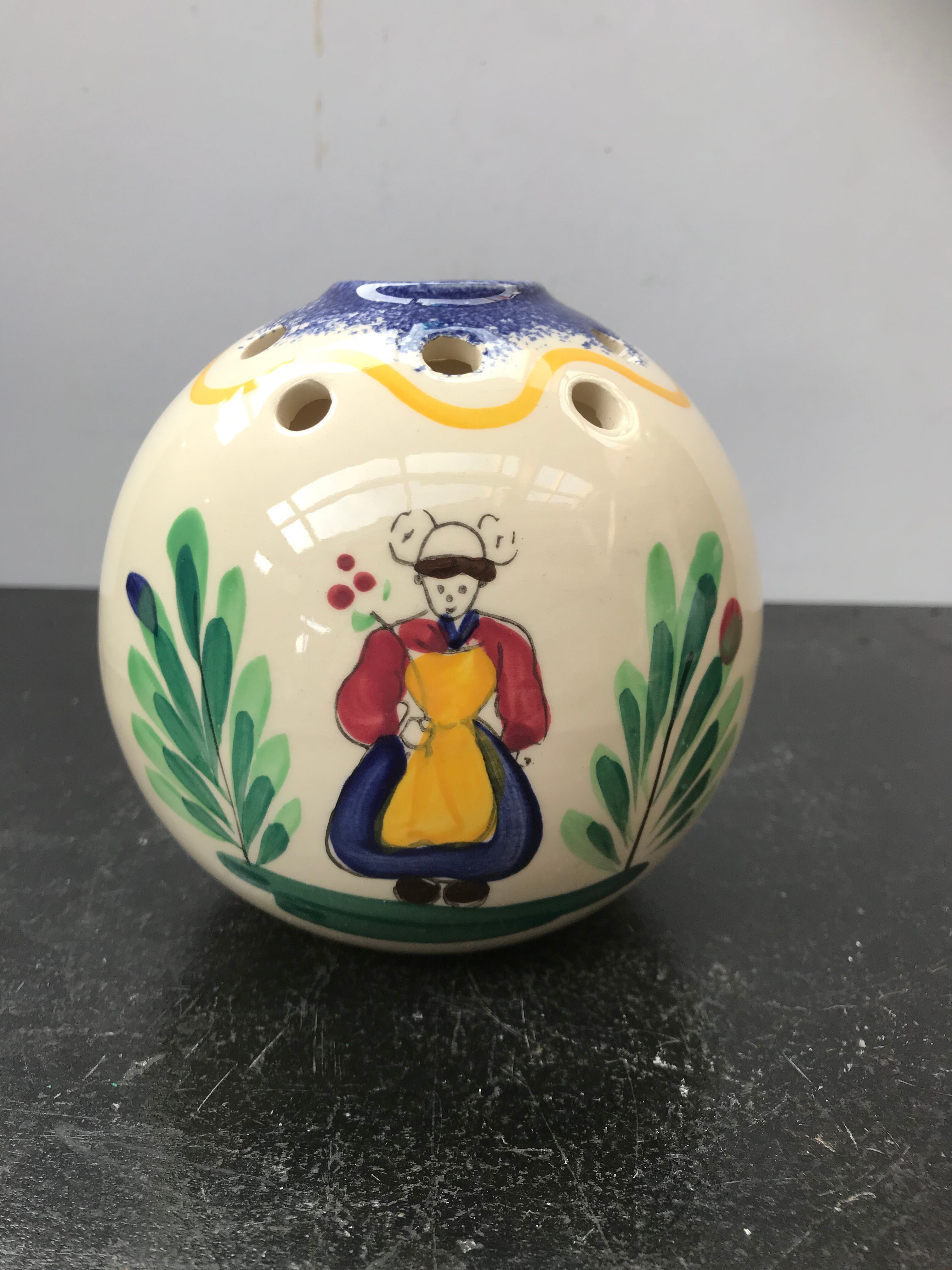 Ancient vase Quimper