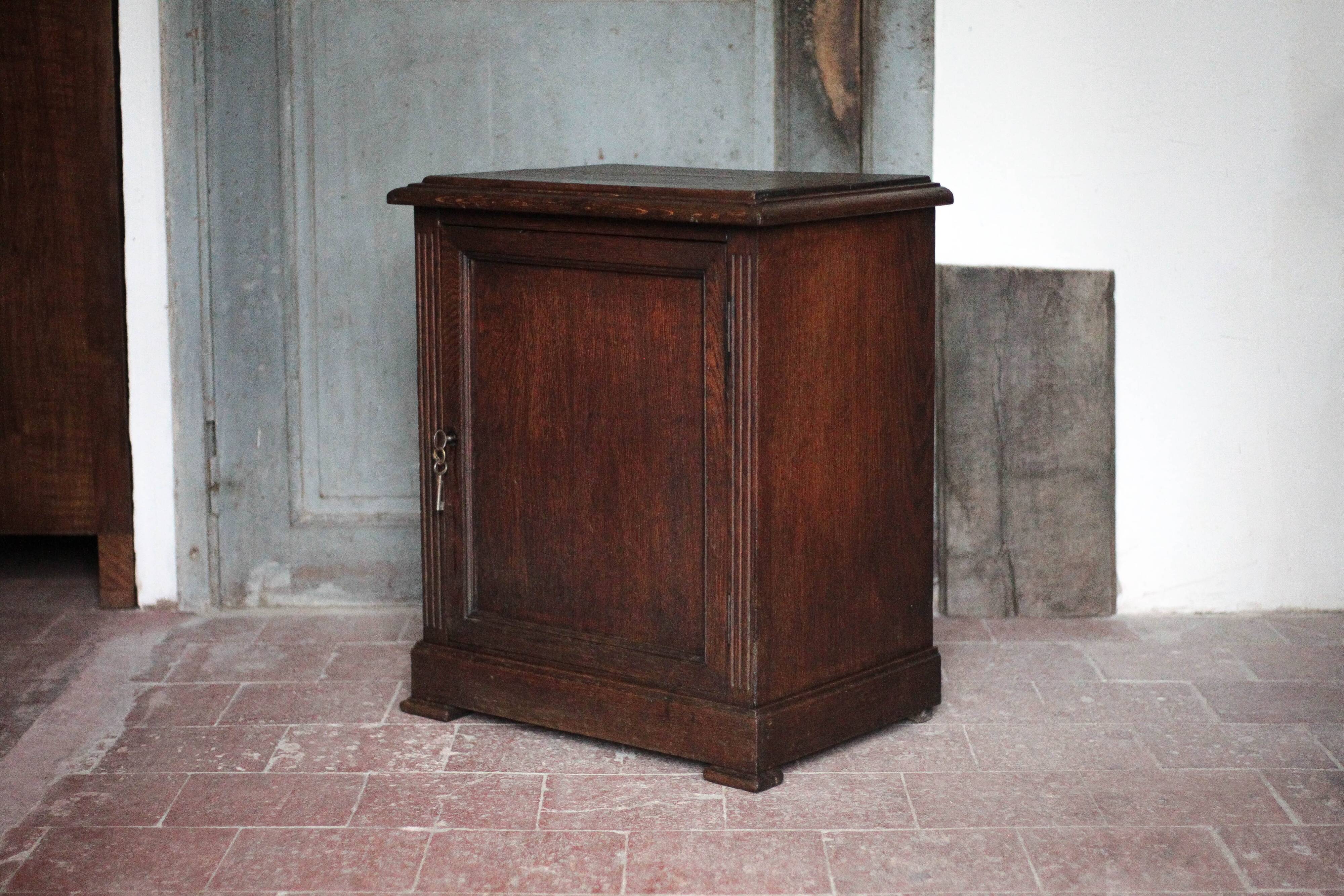 Wooden cabinet with 1 door, jam cabinet, storage unit.