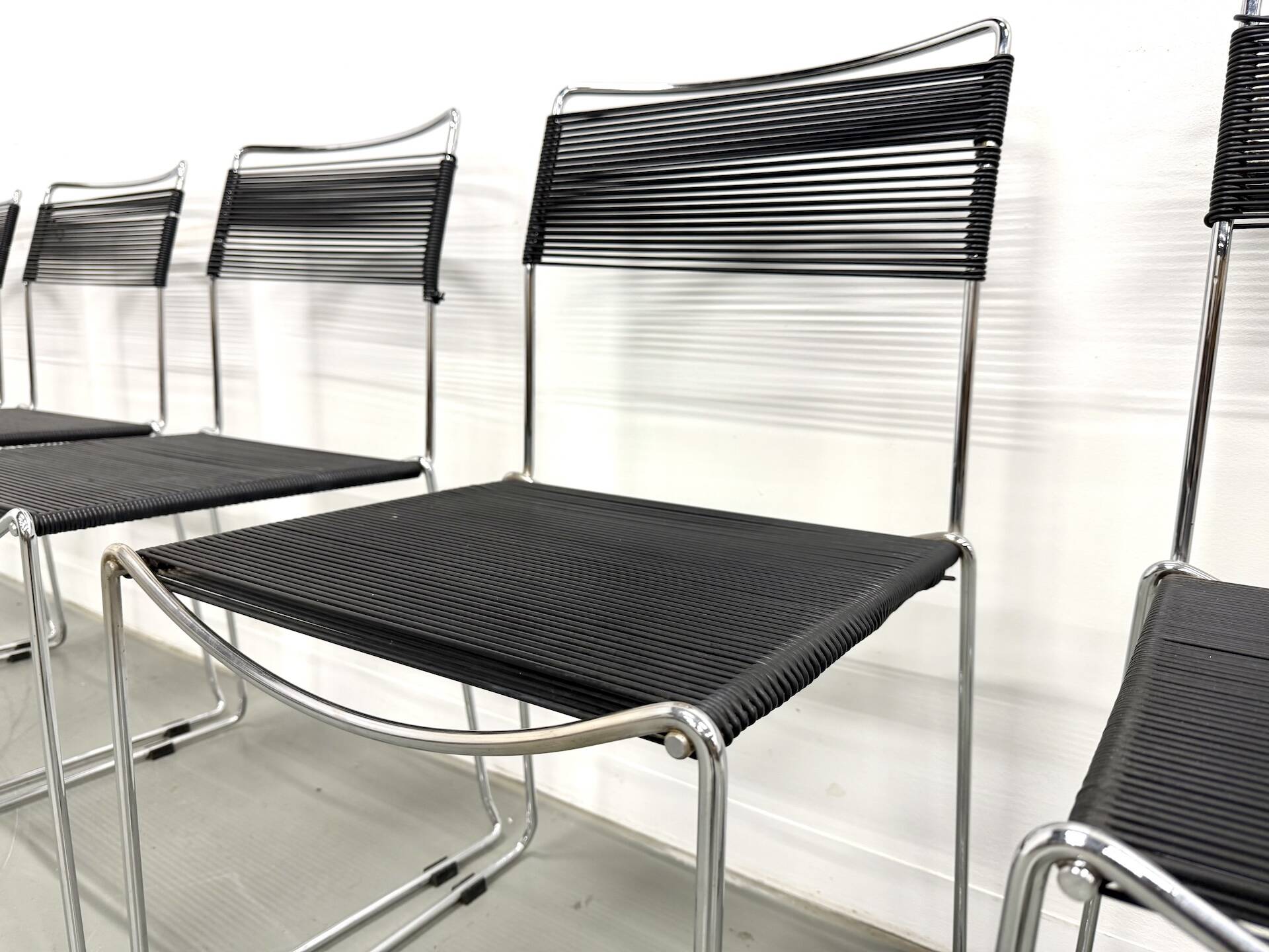 Set of 6 "Spaghetti" Chairs Italian Design 80s – Black & Chrome