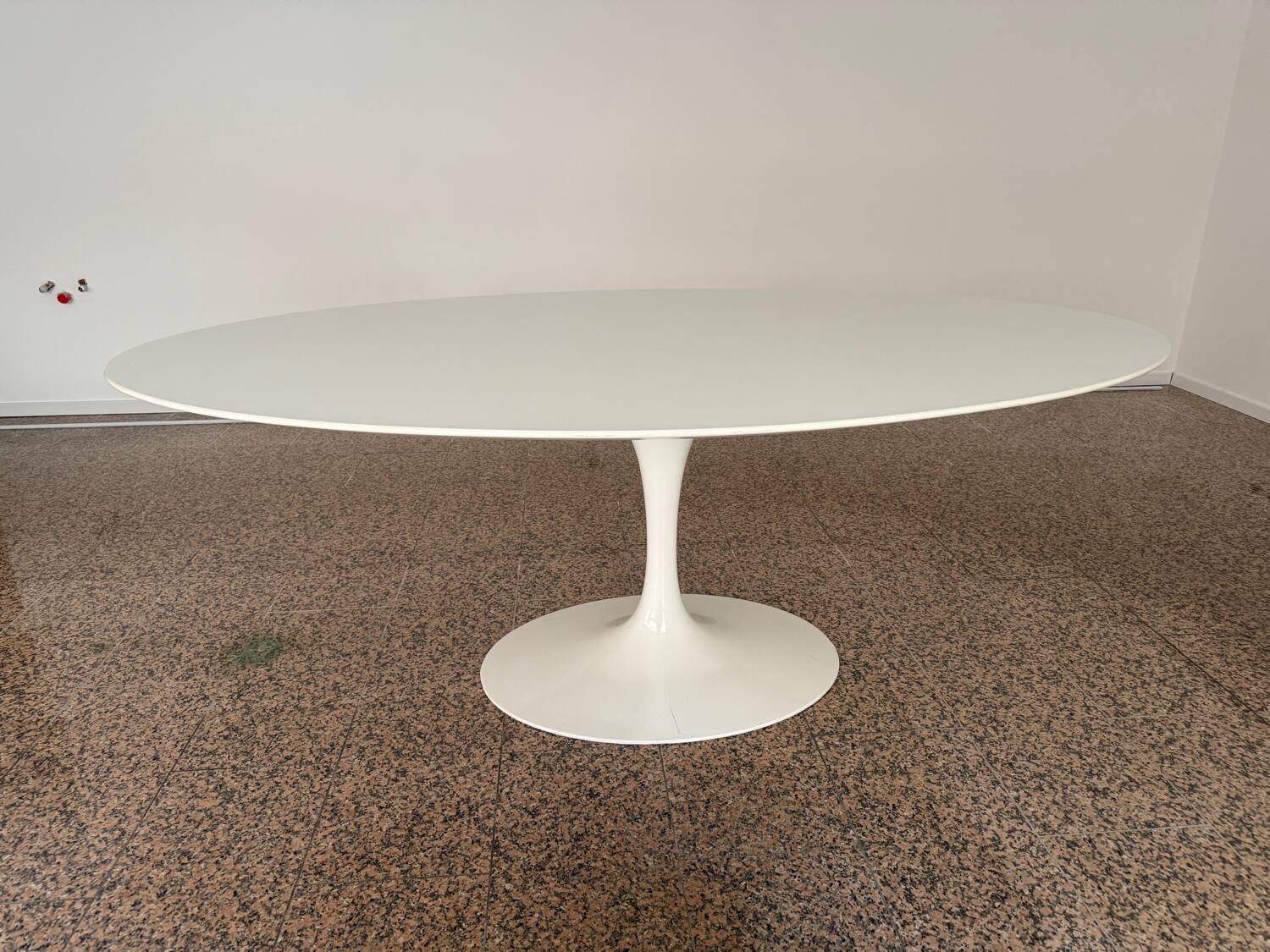Saarinen table oval top Knoll