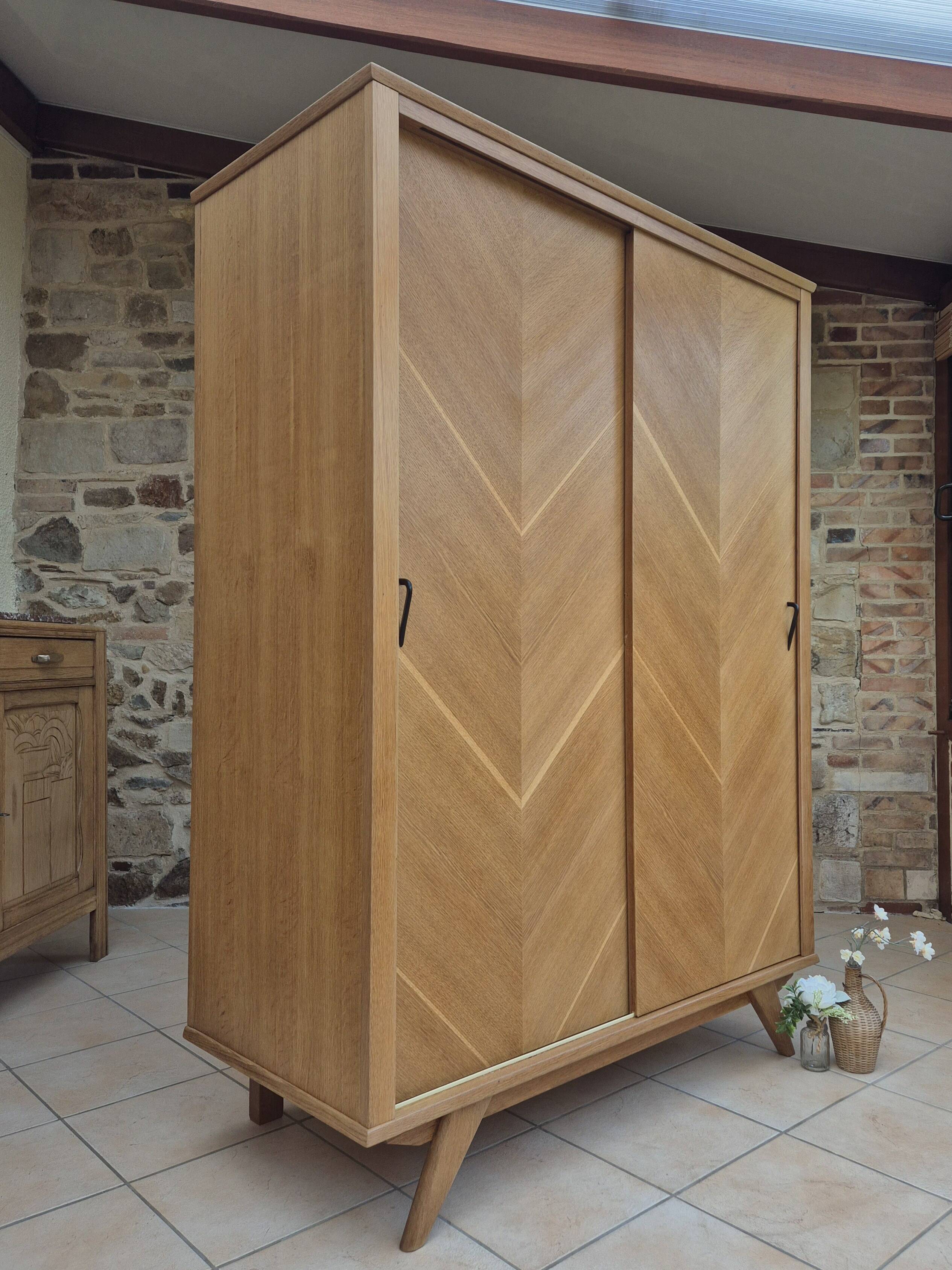 Armoire vintage