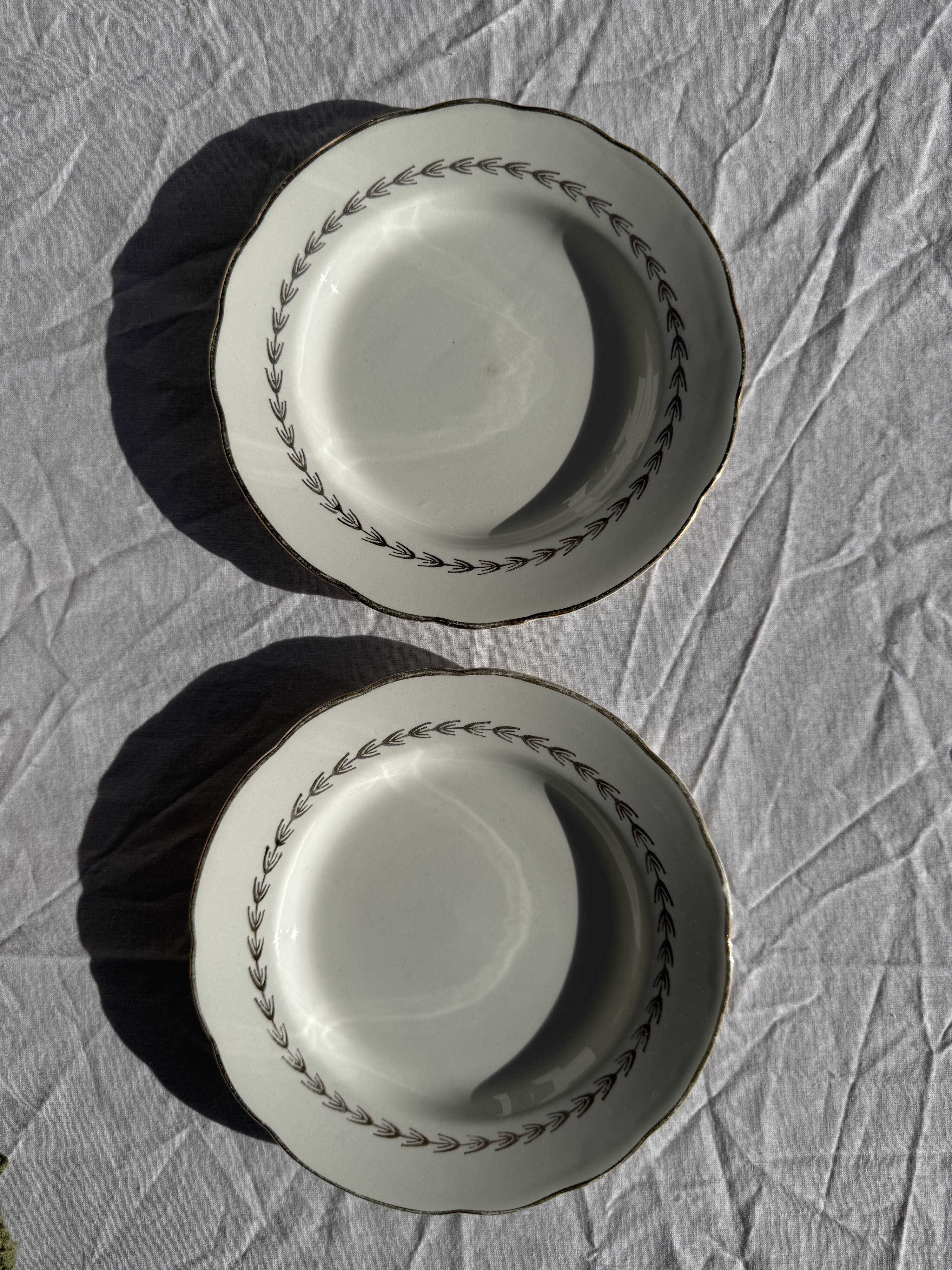 Set of 2 dessert plates with gold trim Gien Quimper D19