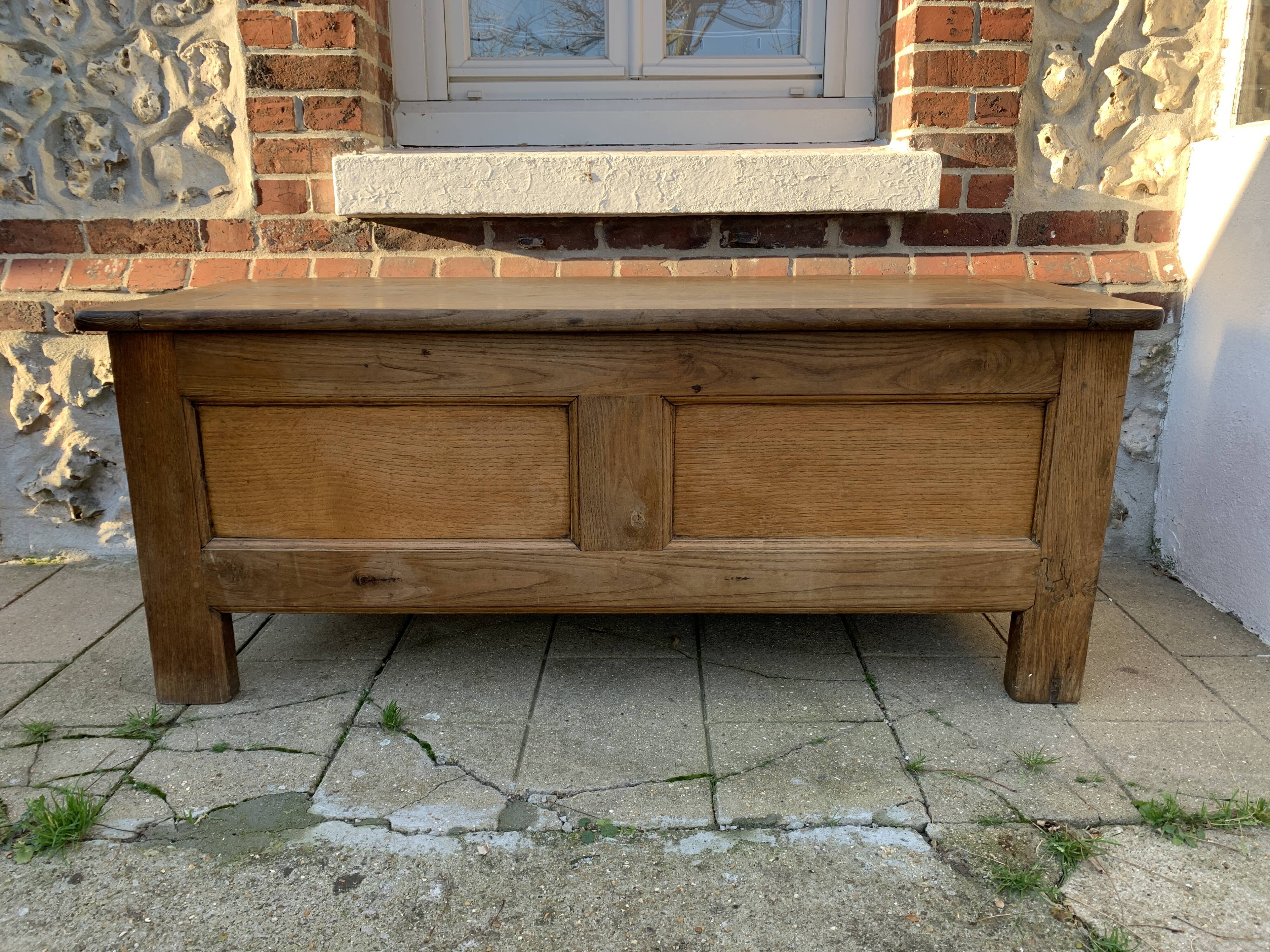 Wooden chest chene