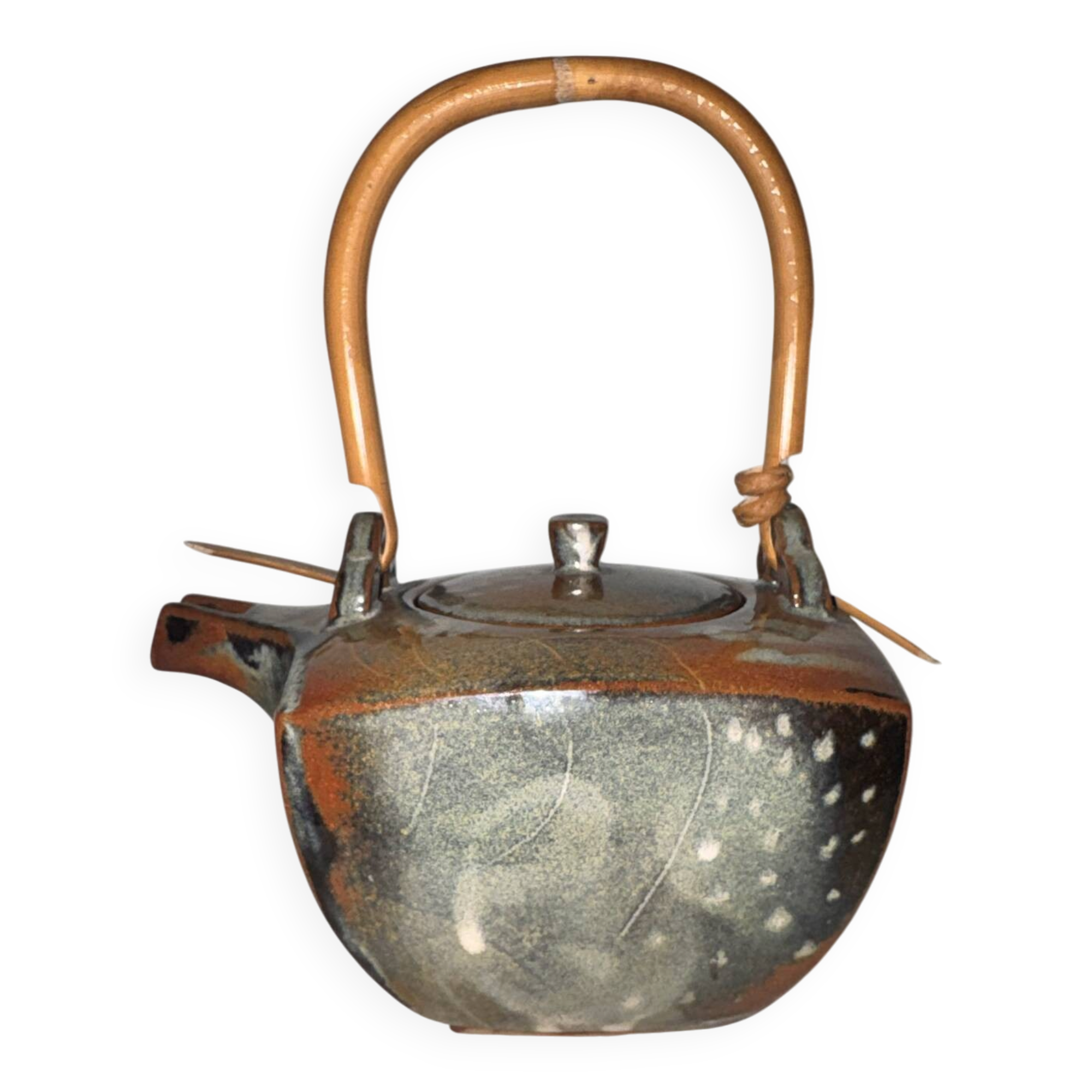 Ceramic teapots with bamboo handles by Elisabeth Wallet