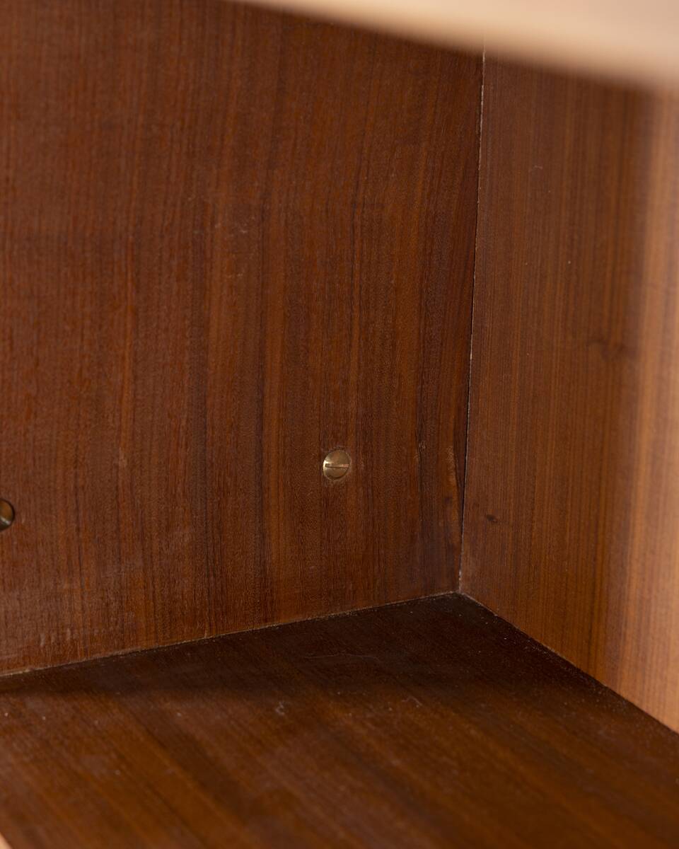 Armoire murale vintage en noyer de conception italienne des années 1960