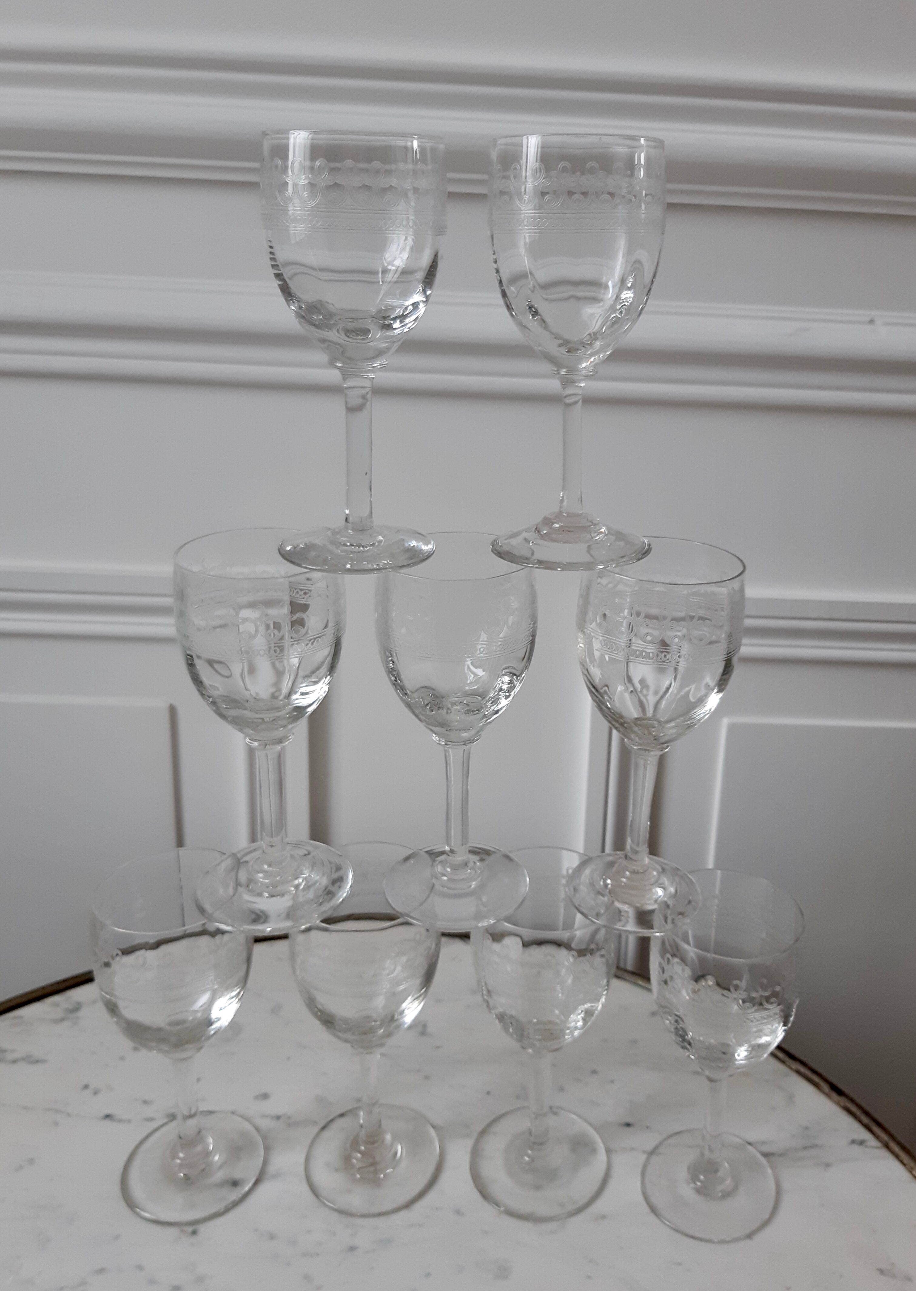 Lot of 9 wine glasses engraved in crystal