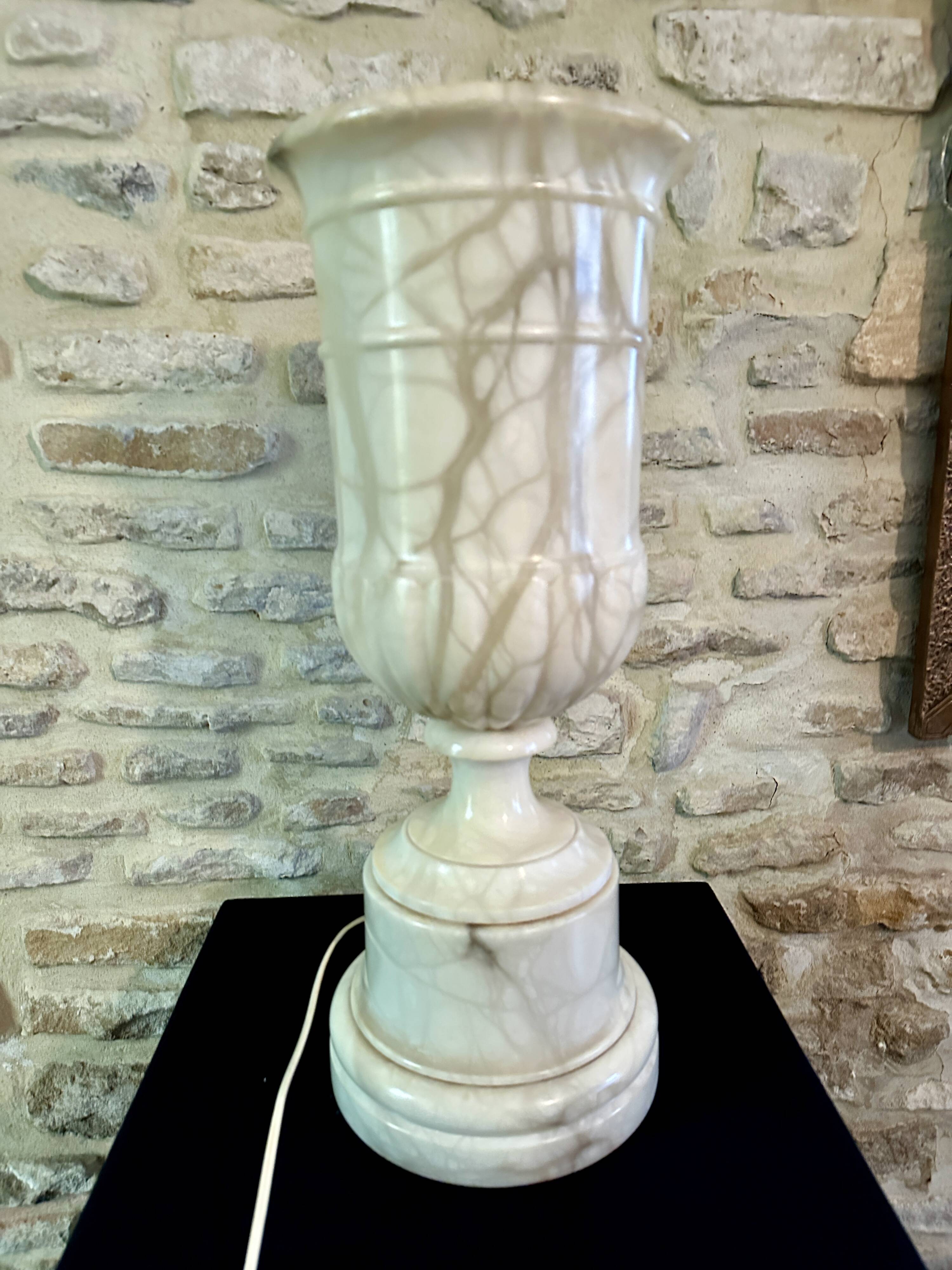 “medicis” lamp in vintage alabaster 70