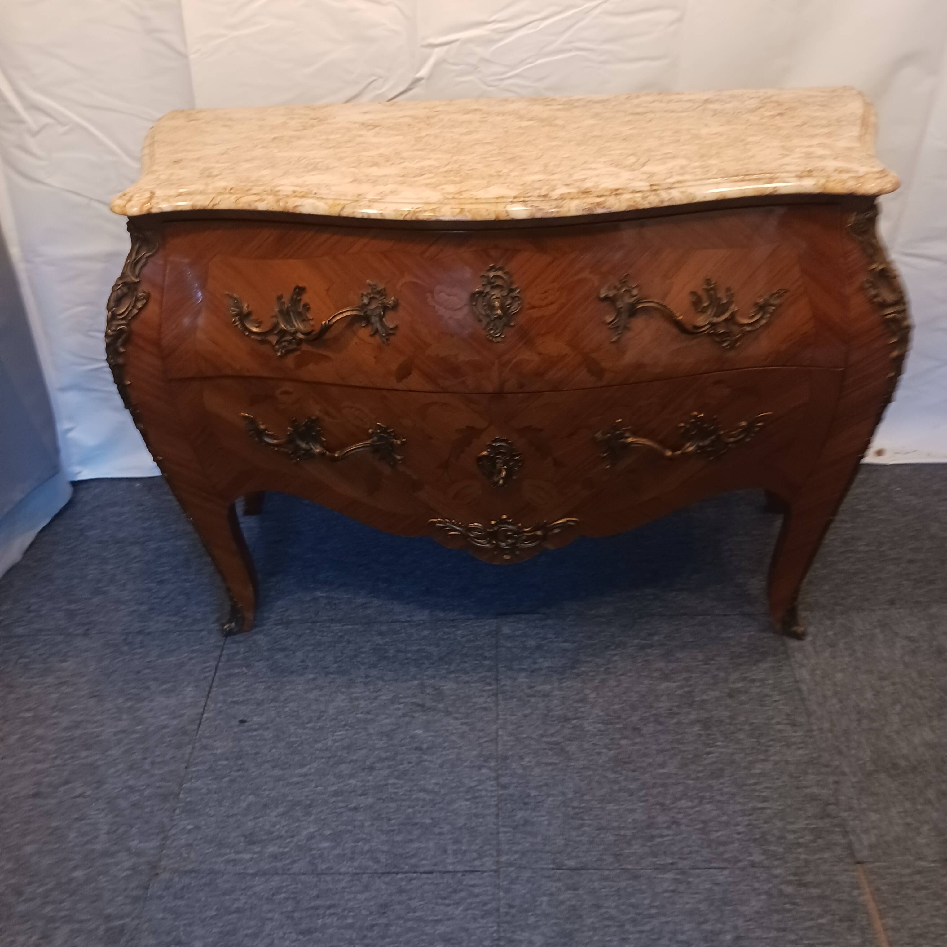 Commode style Louis XV