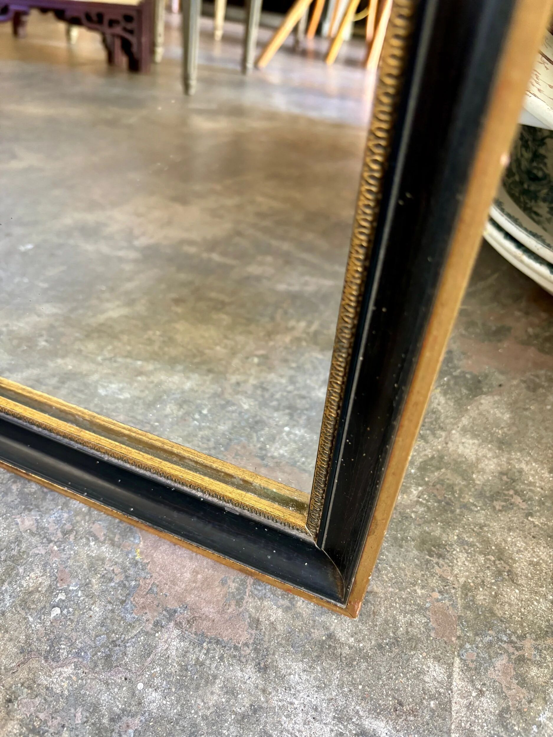 Miroir rectangulaire en bois noir et doré 45 x 35 cm