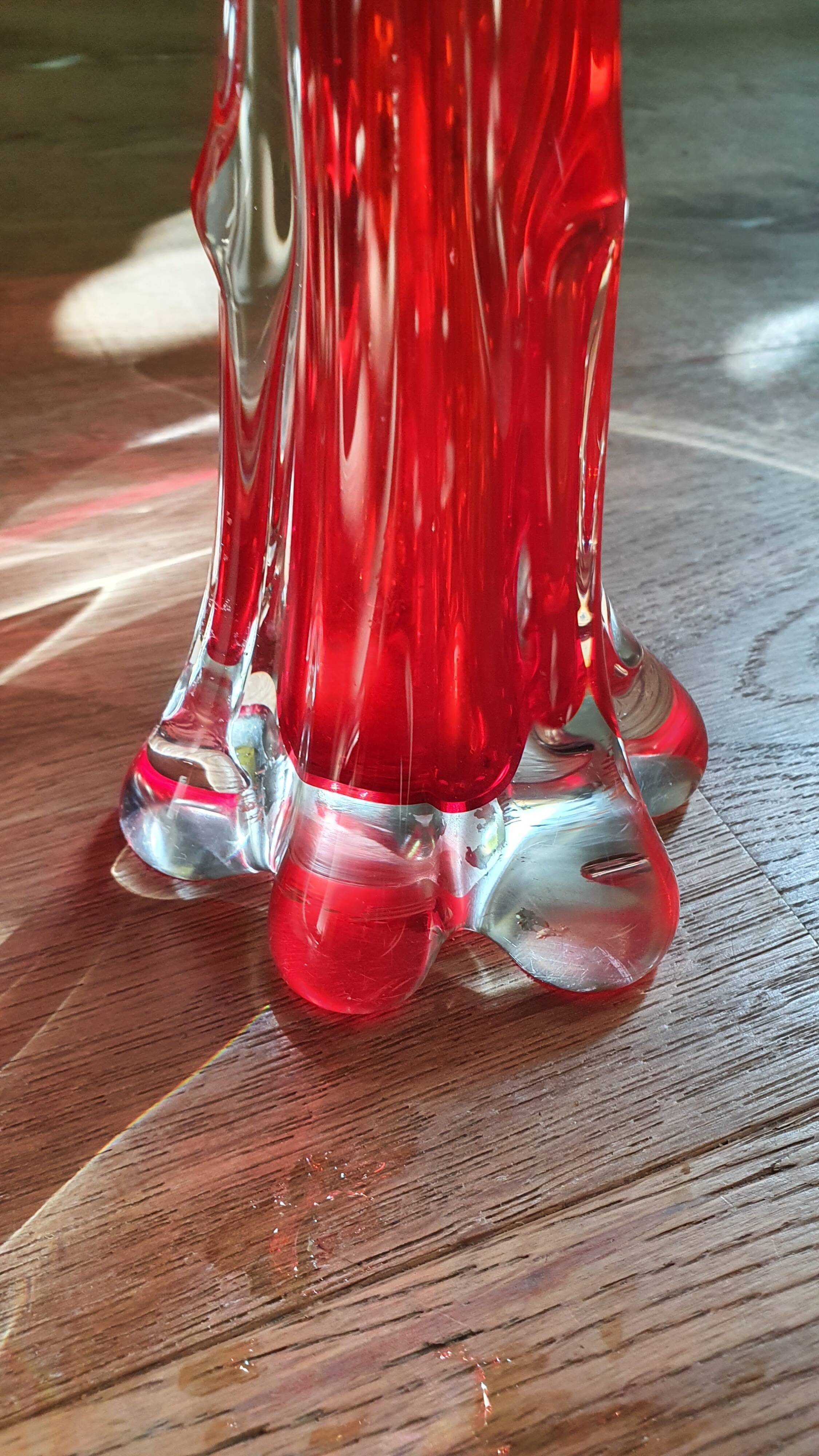 Trilobe vase in transparent Murano glass and vintage magenta