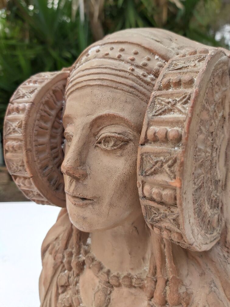 Bust terracotta woman