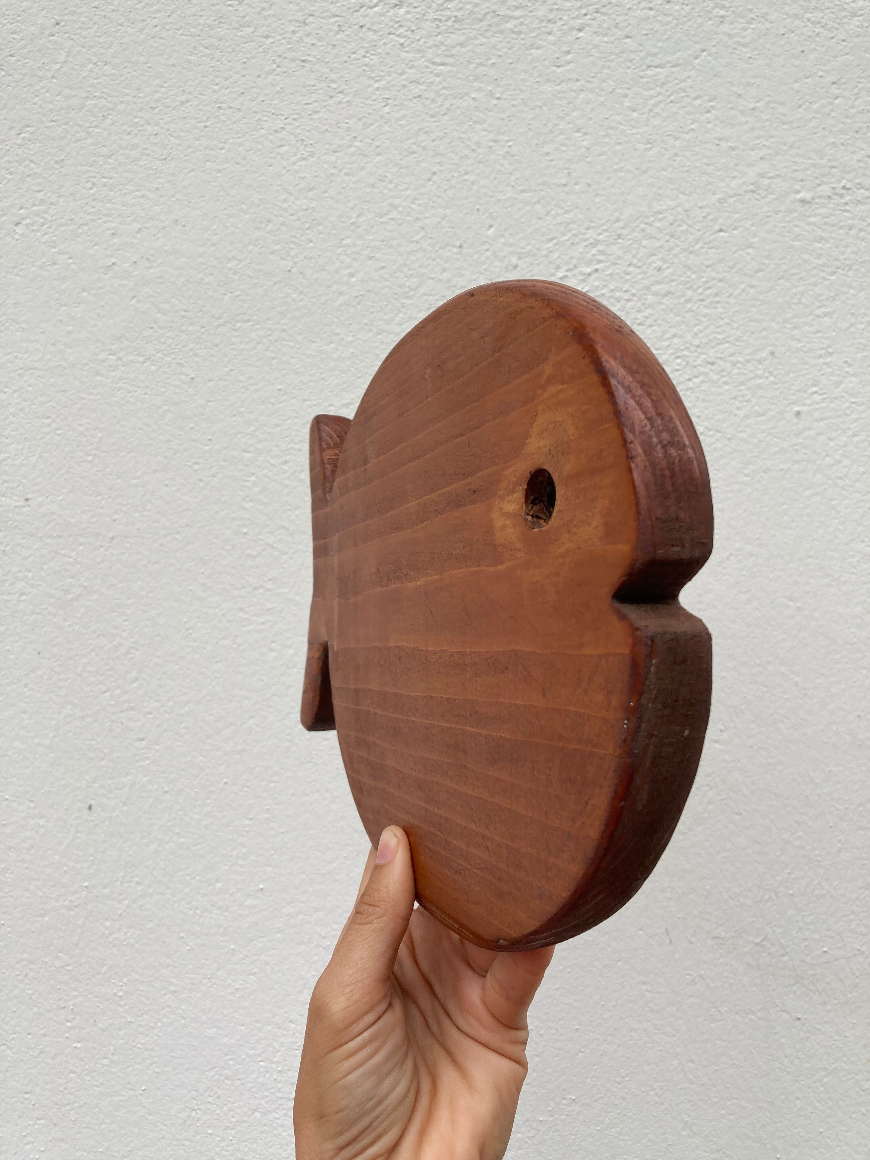 Plateau poisson en bois dessous de plat planche à découper