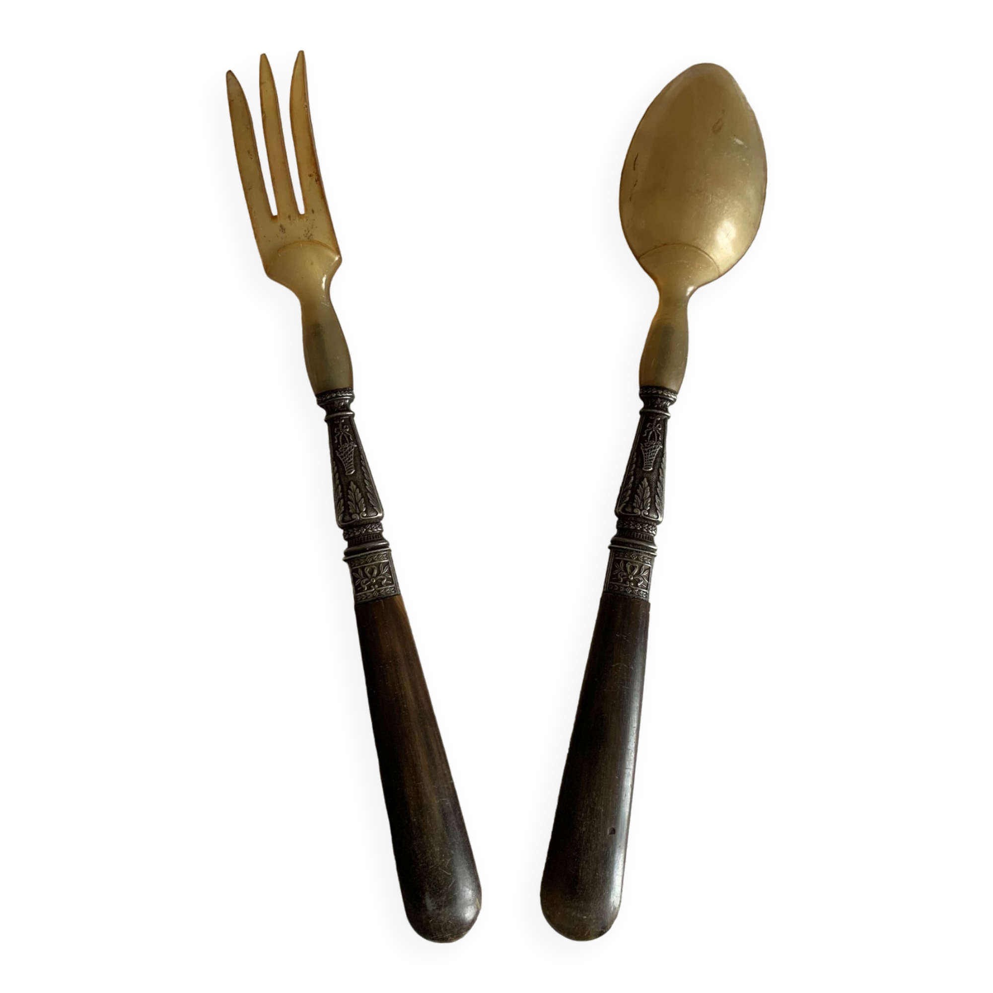 Couverts à salade en corne et métal ciselé années 1920
