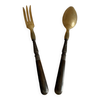 Salad servers in horn and chiseled metal 1920s