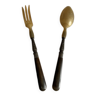 Couverts à salade en corne et métal ciselé années 1920