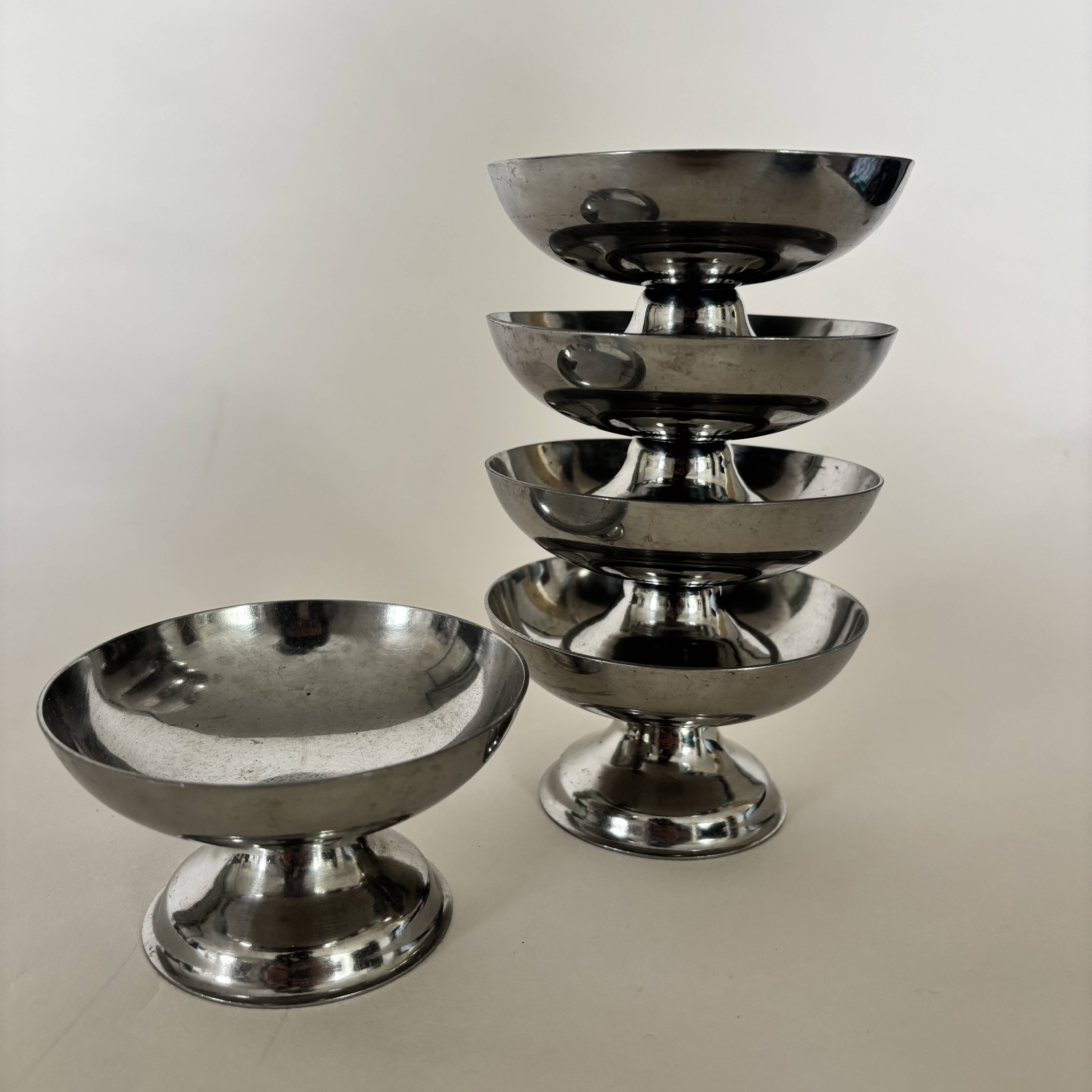Set of 5 stainless steel bowls