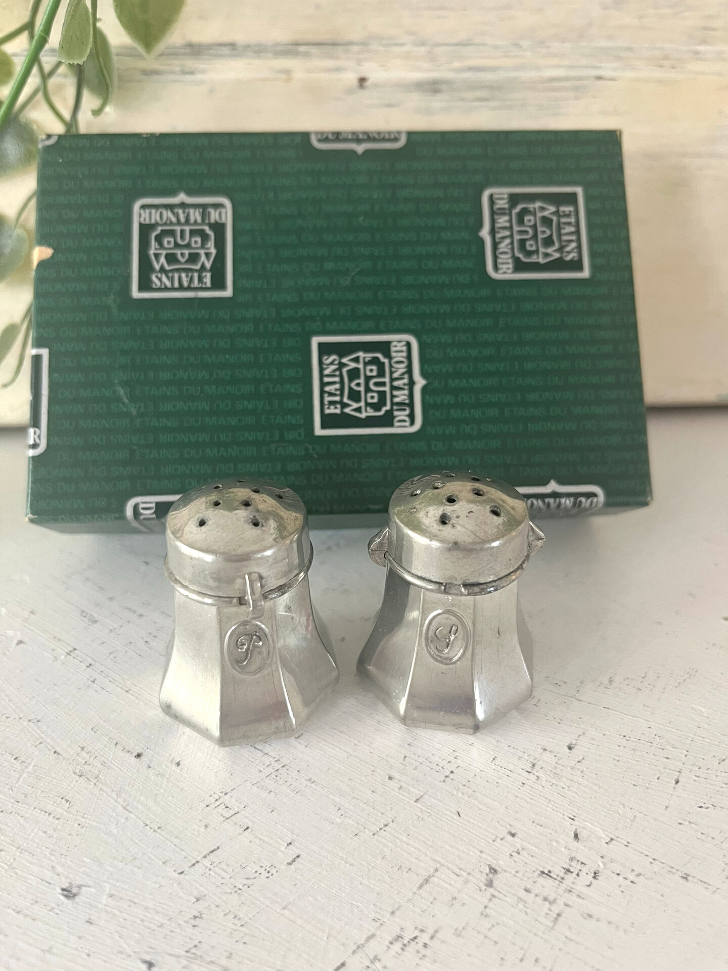 French pewter salt and pepper shakers set Etains du Manoir with origin