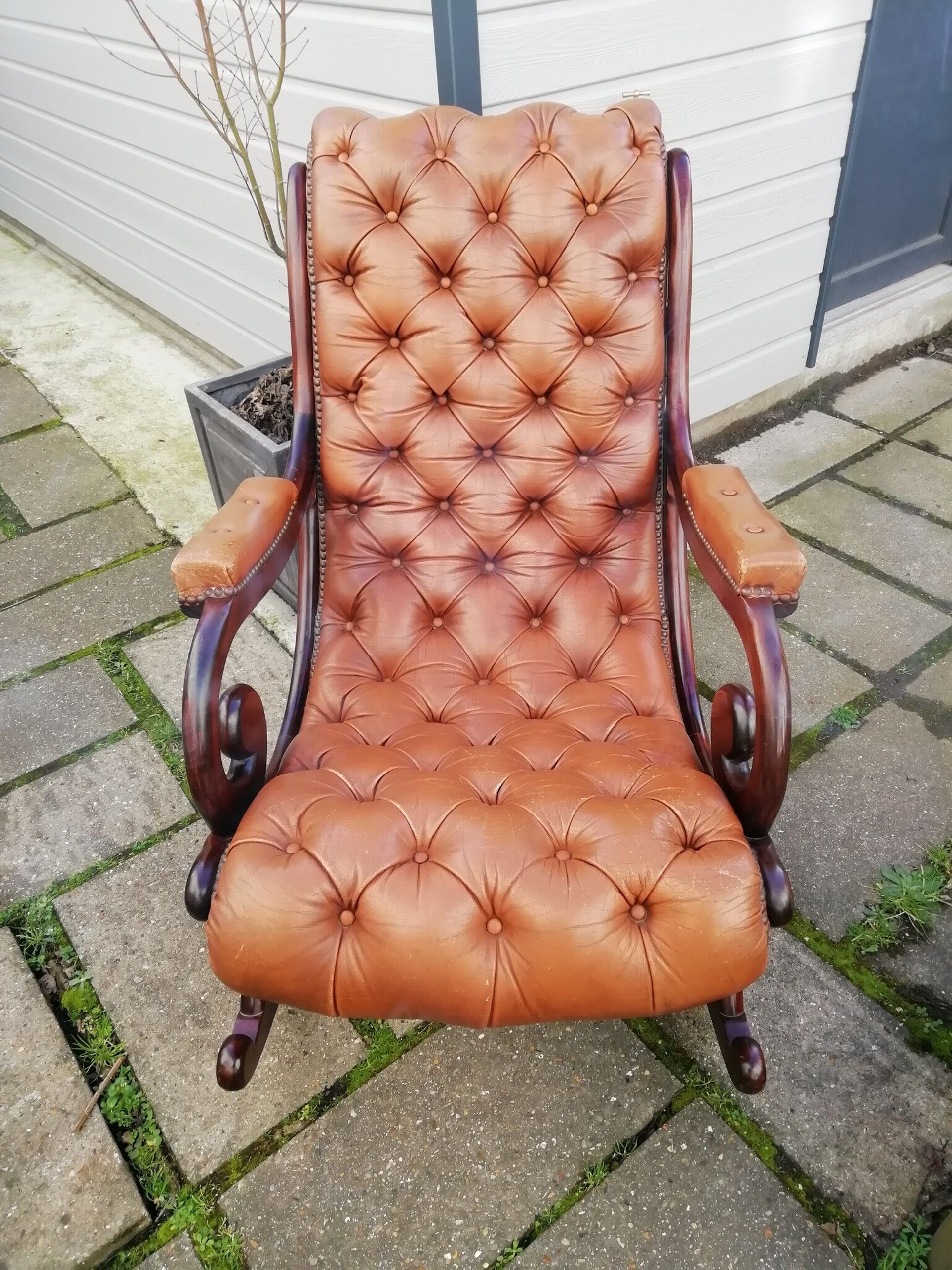 Rocking leather Chesterfield