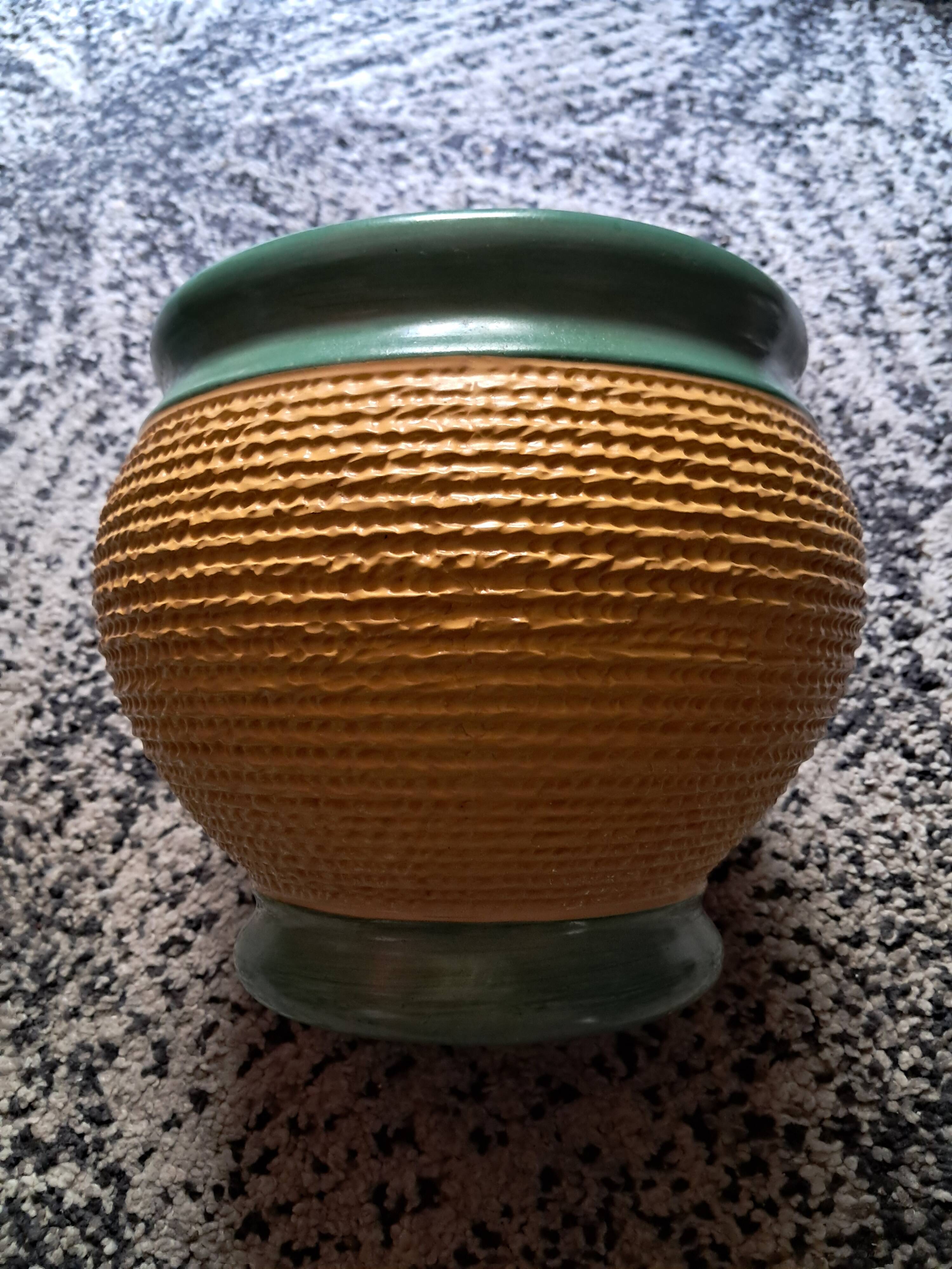 Céramique vintage très originale avec un effet tressé