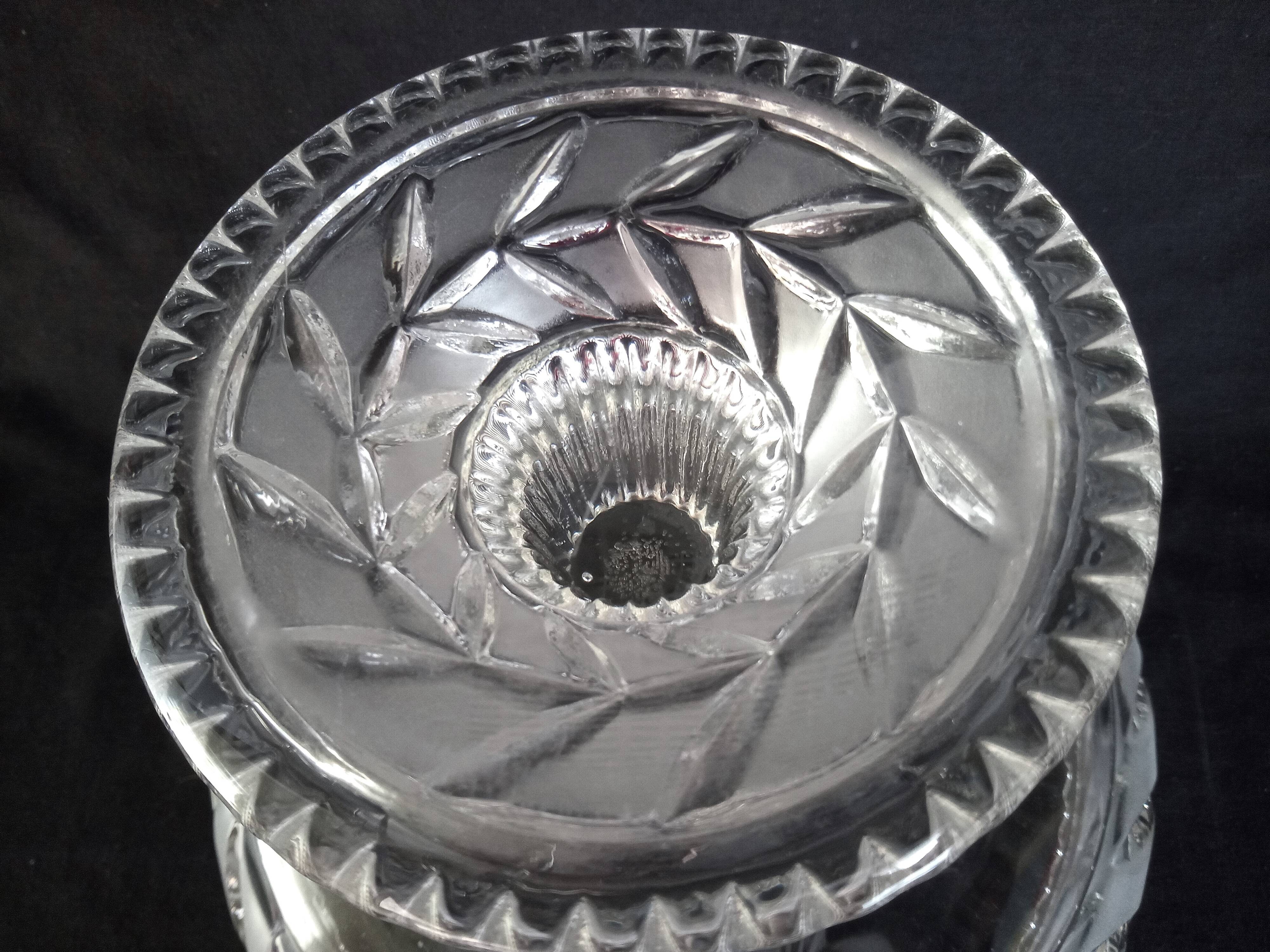 Centerpiece (or fruit bowl) on a cut crystal stand