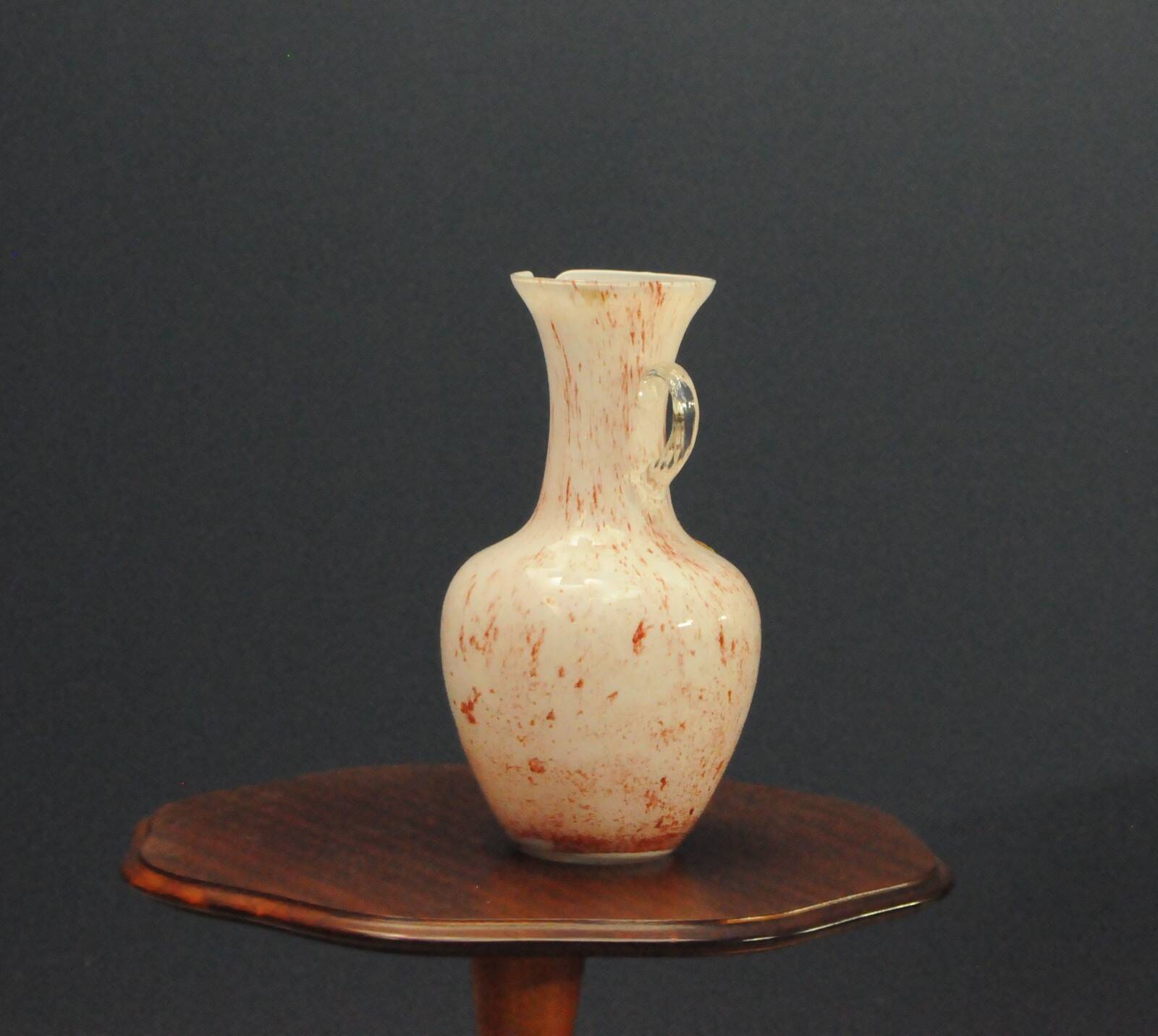 Vase en verre signé V.B Opaline Florence Italie