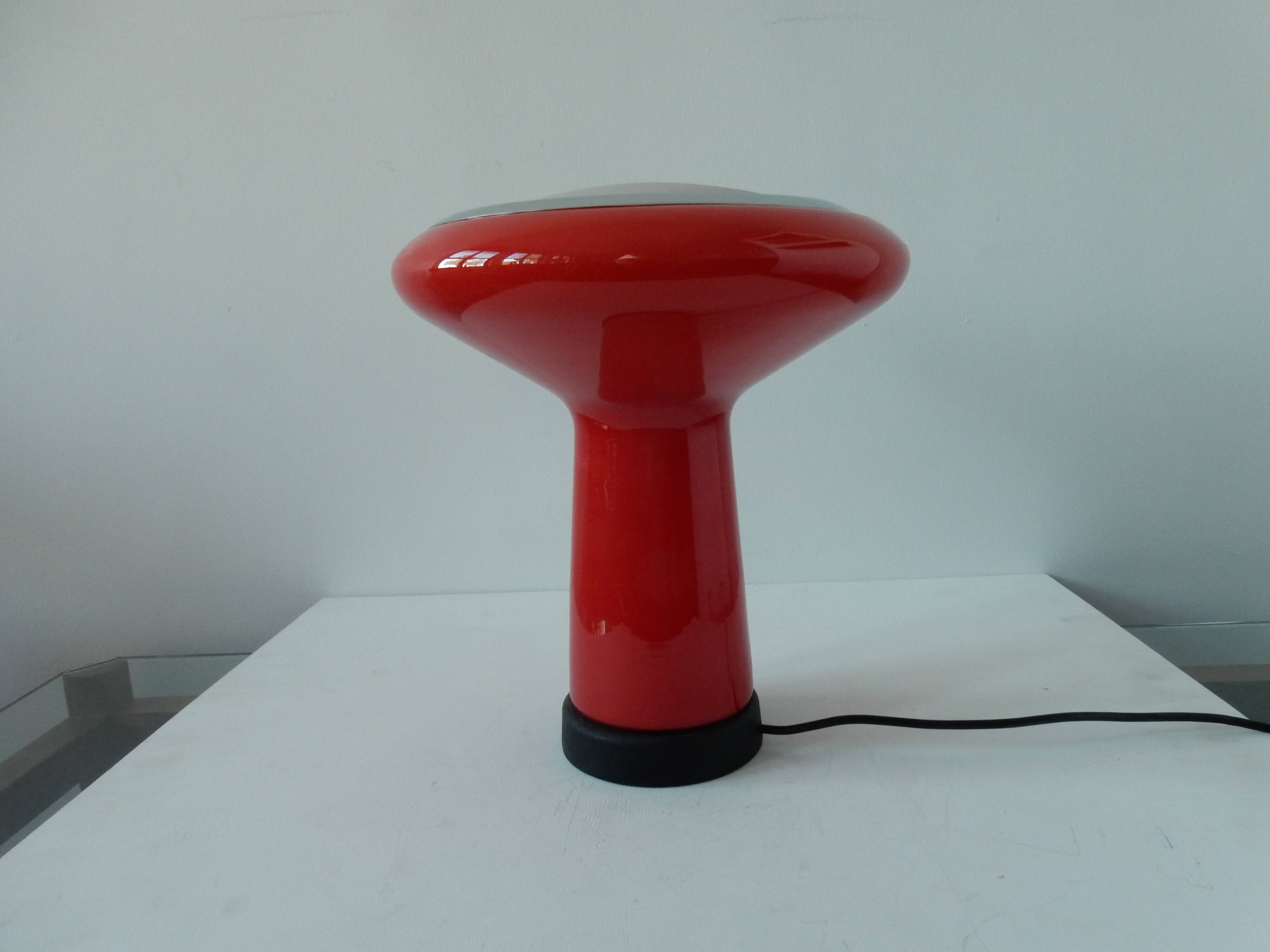 Glass table lamp in red and white glass by Hiemstra Evolux. Netherlands, 1960's