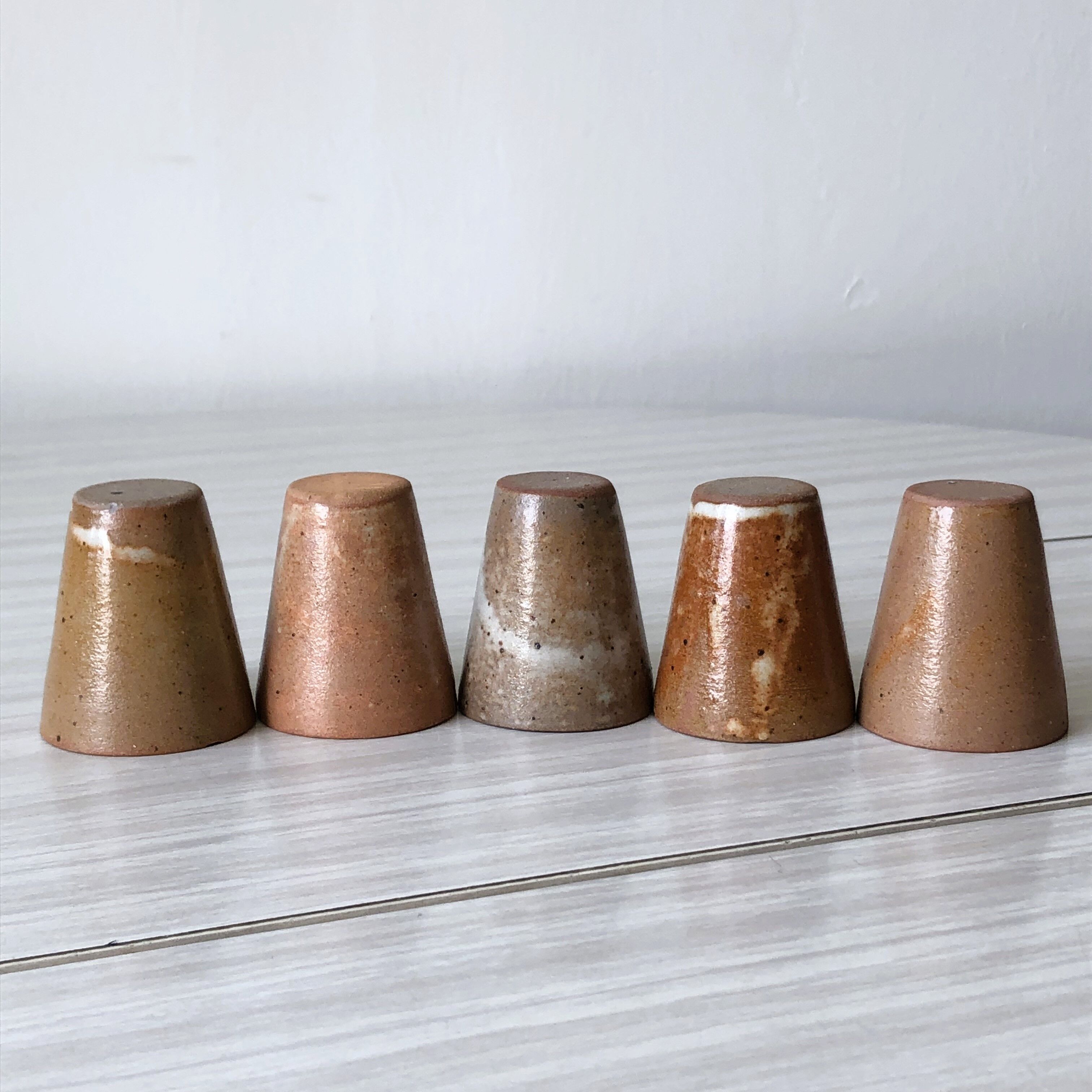 5 flower pots in ceramic