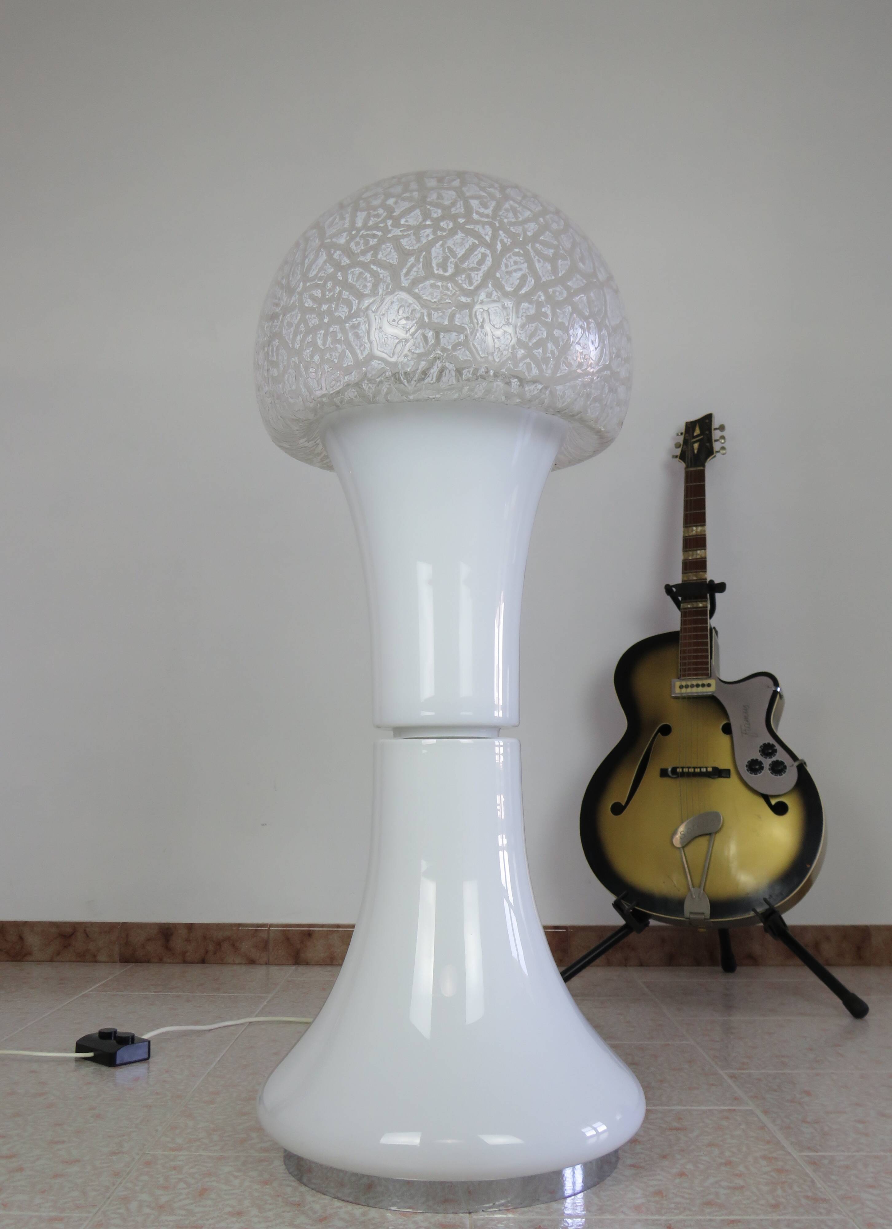 Grand lampadaire champignon (108 cm/42,5 pouces) AV Mazzega Carlo Nason post 1965