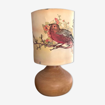 Lampe en bois et  abat jour à décor d'oiseau