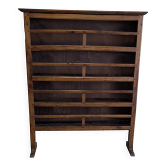 Large antique wooden shelf – Charm and spirit of a country house