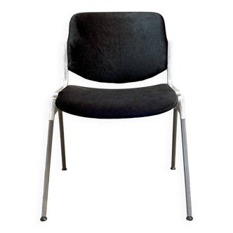 “GIANCARLO PIRETTI” chair.
