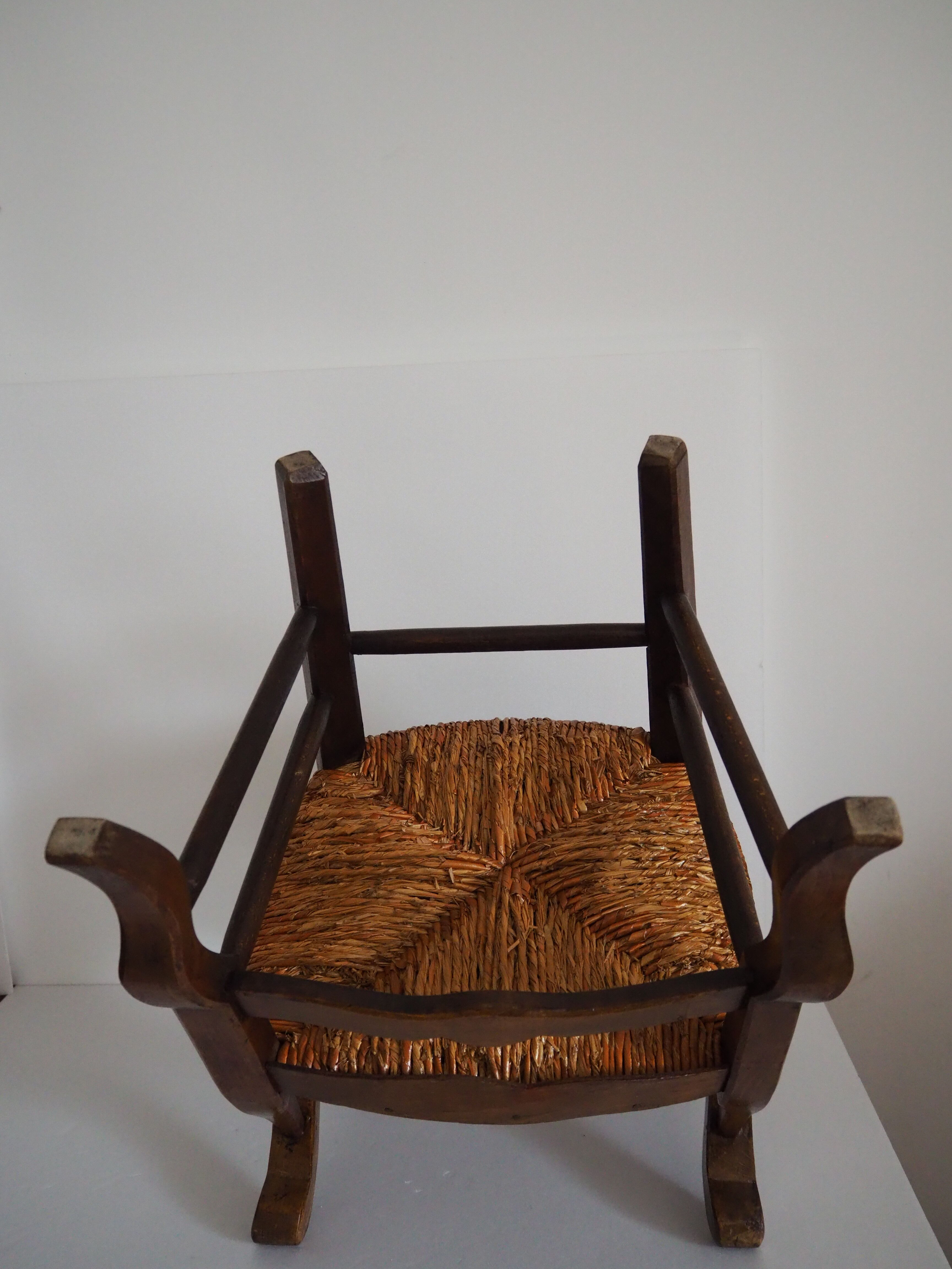 Children's armchair in solid wood with its mulched seat