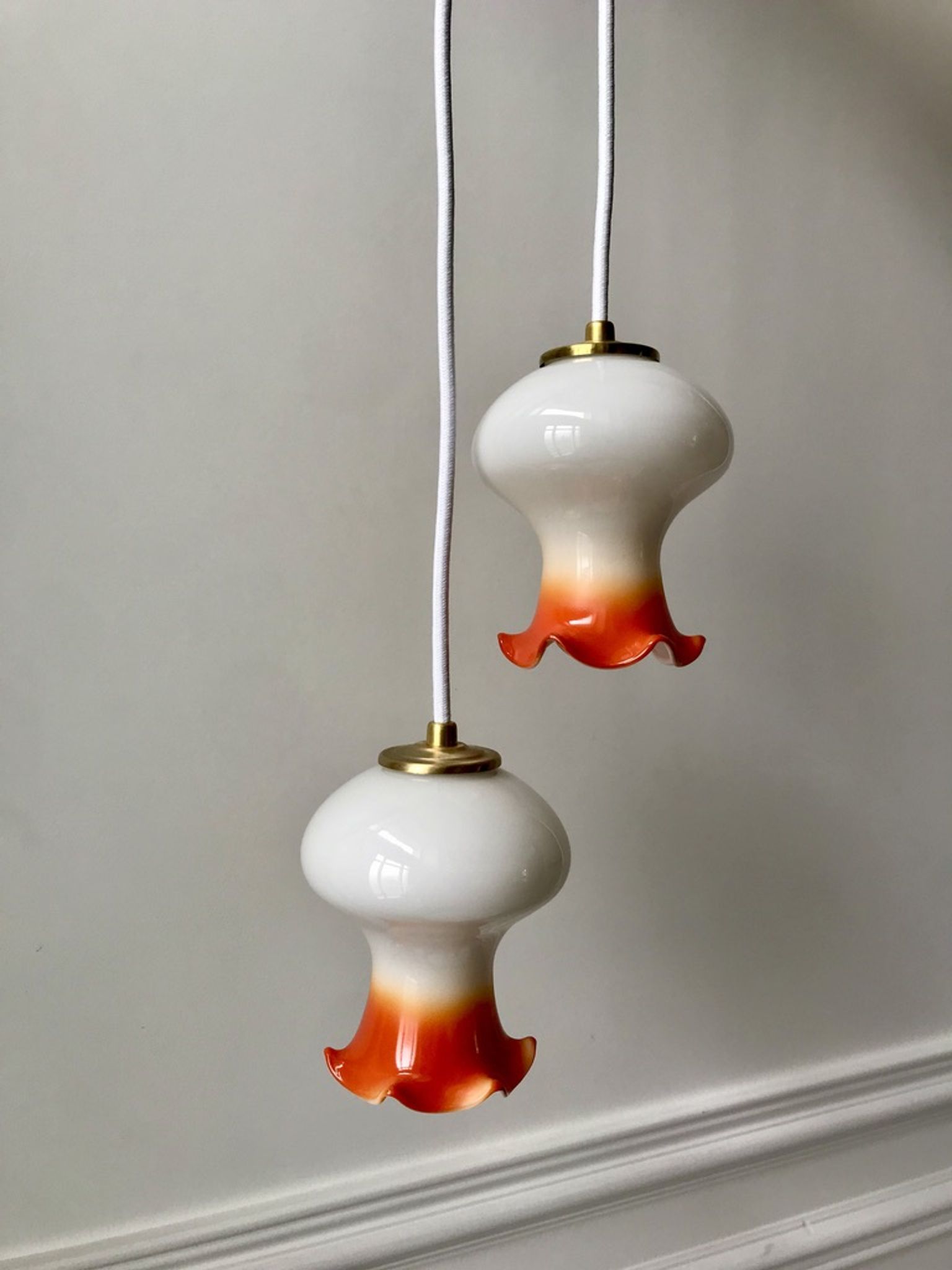 Pair of orange opaline tulips gradient white thread 70s