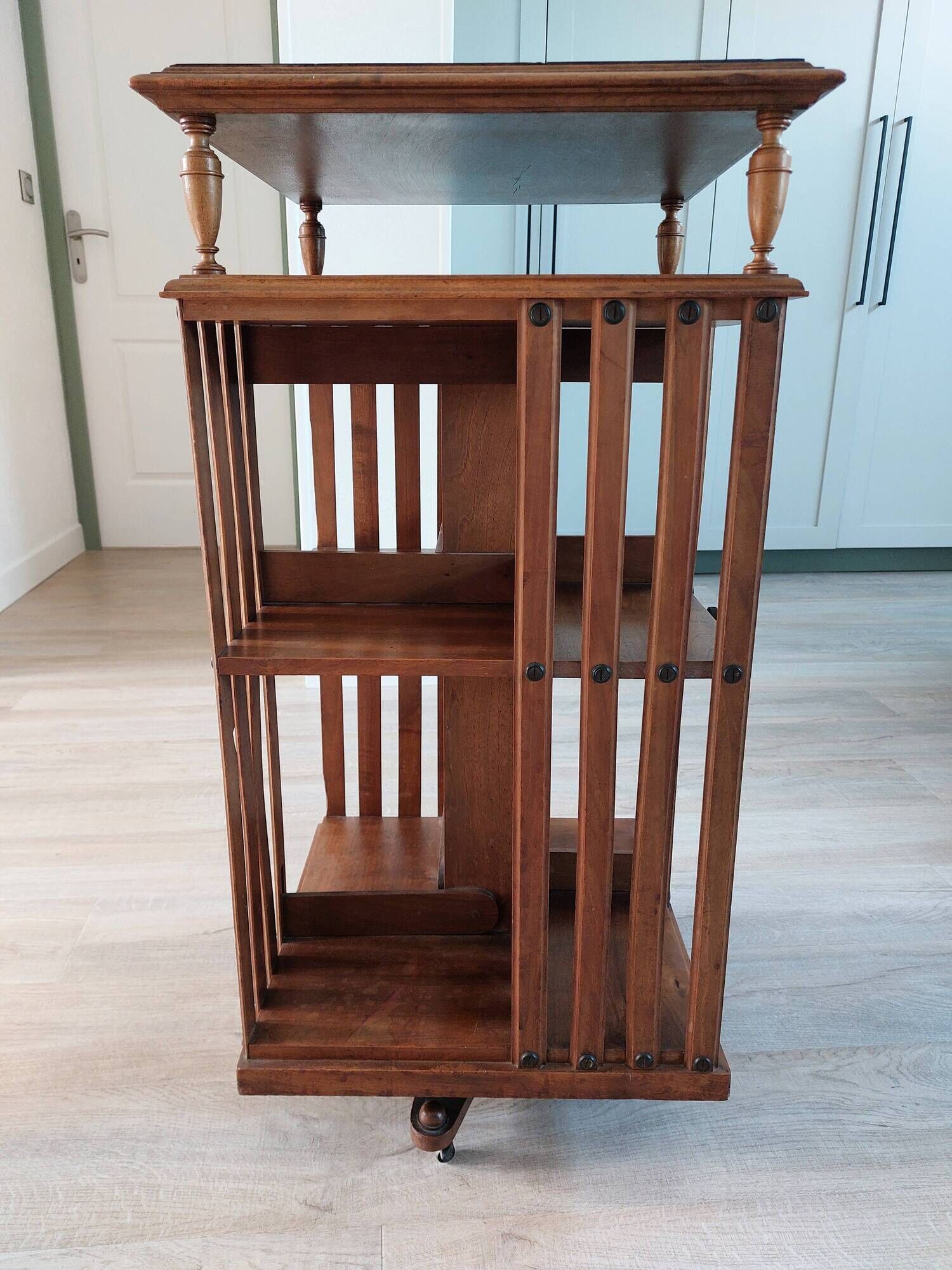 Rotating library terquem