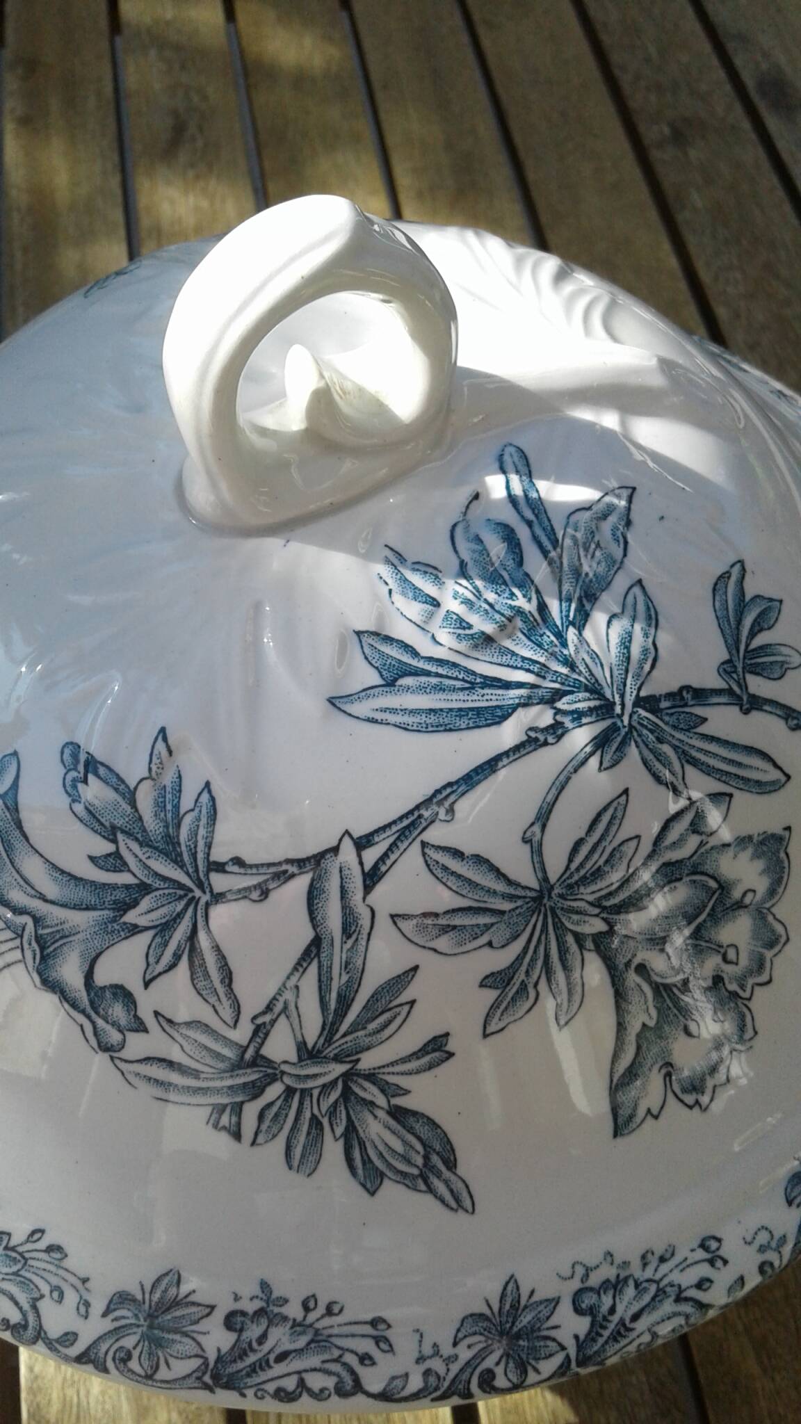 St-Amand soup tureen